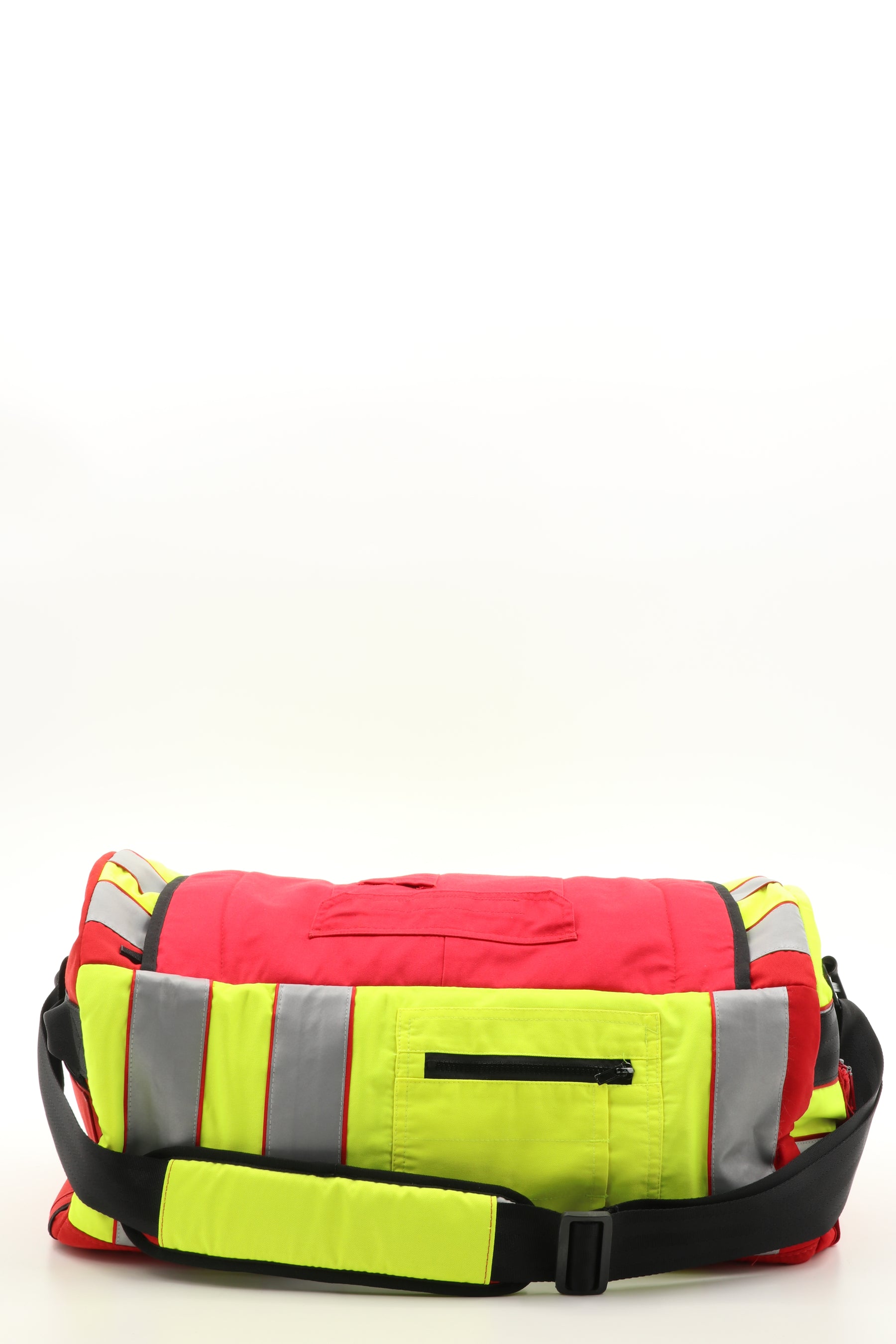 Duffel Bag gelb aus upgecycelter Rettungsdienstkleidung 52x20x31cm