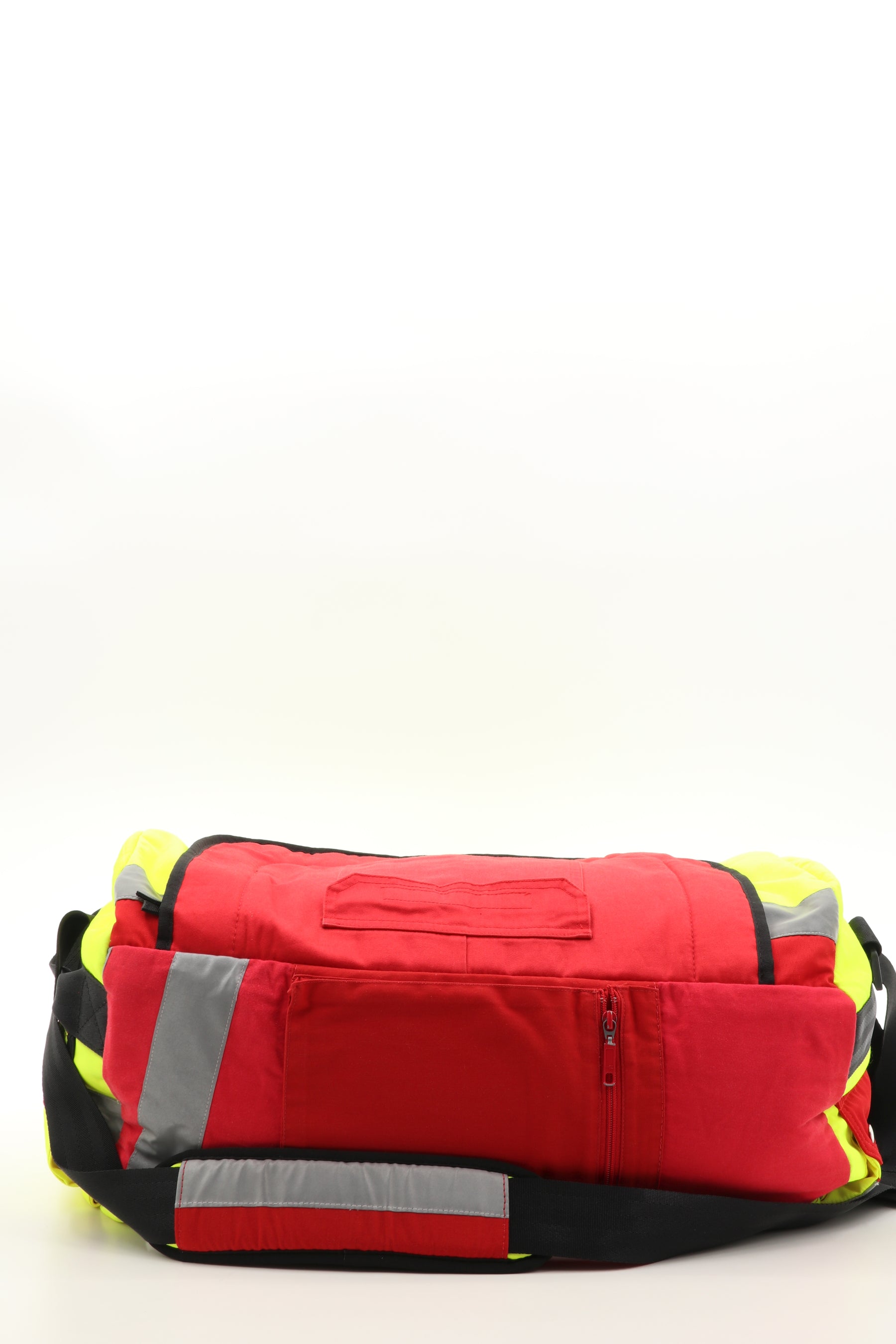 Duffel Bag gelb aus upgecycelter Rettungsdienstkleidung 52x20x31cm
