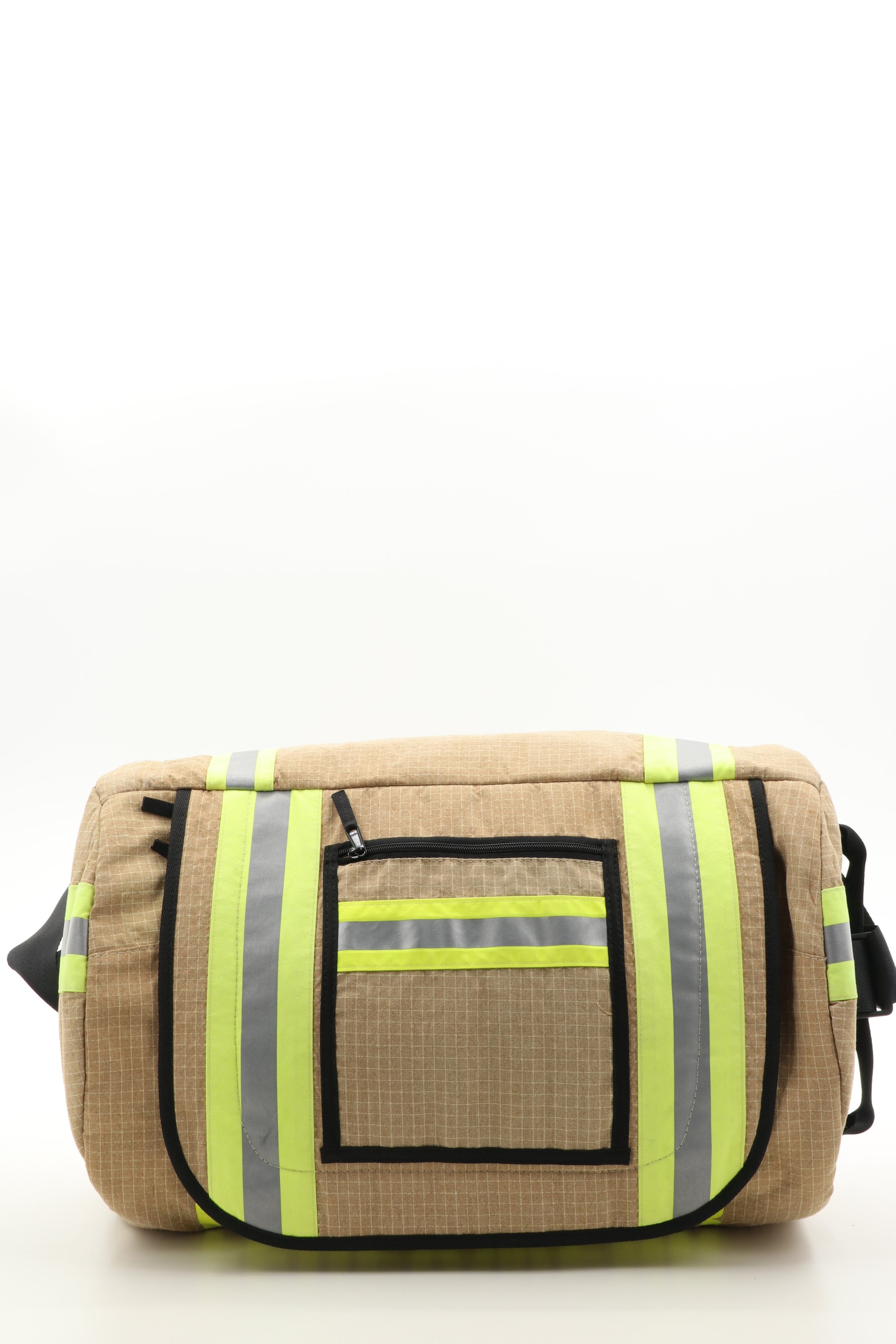 Duffel Bag beige aus upgecycelter Feuerwehrkleidung 52x20x31cm