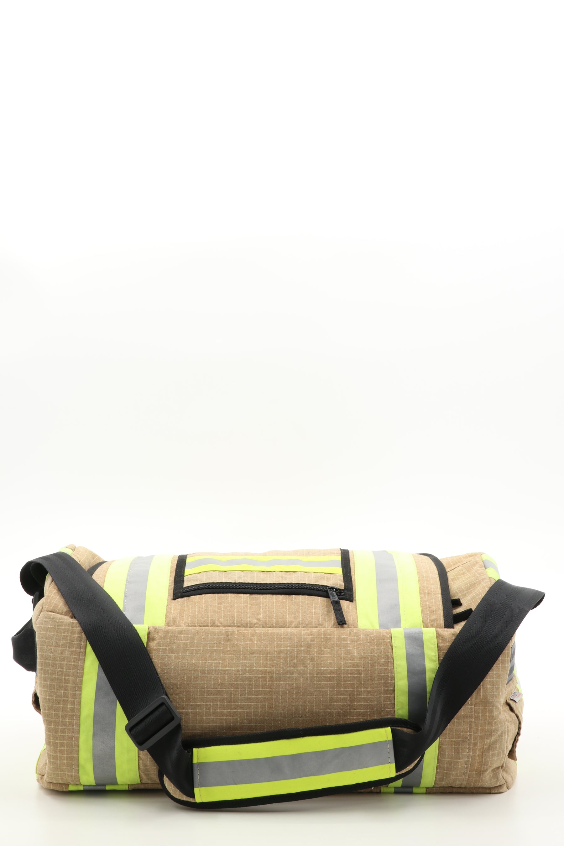 Duffel Bag beige aus upgecycelter Feuerwehrkleidung 52x20x31cm