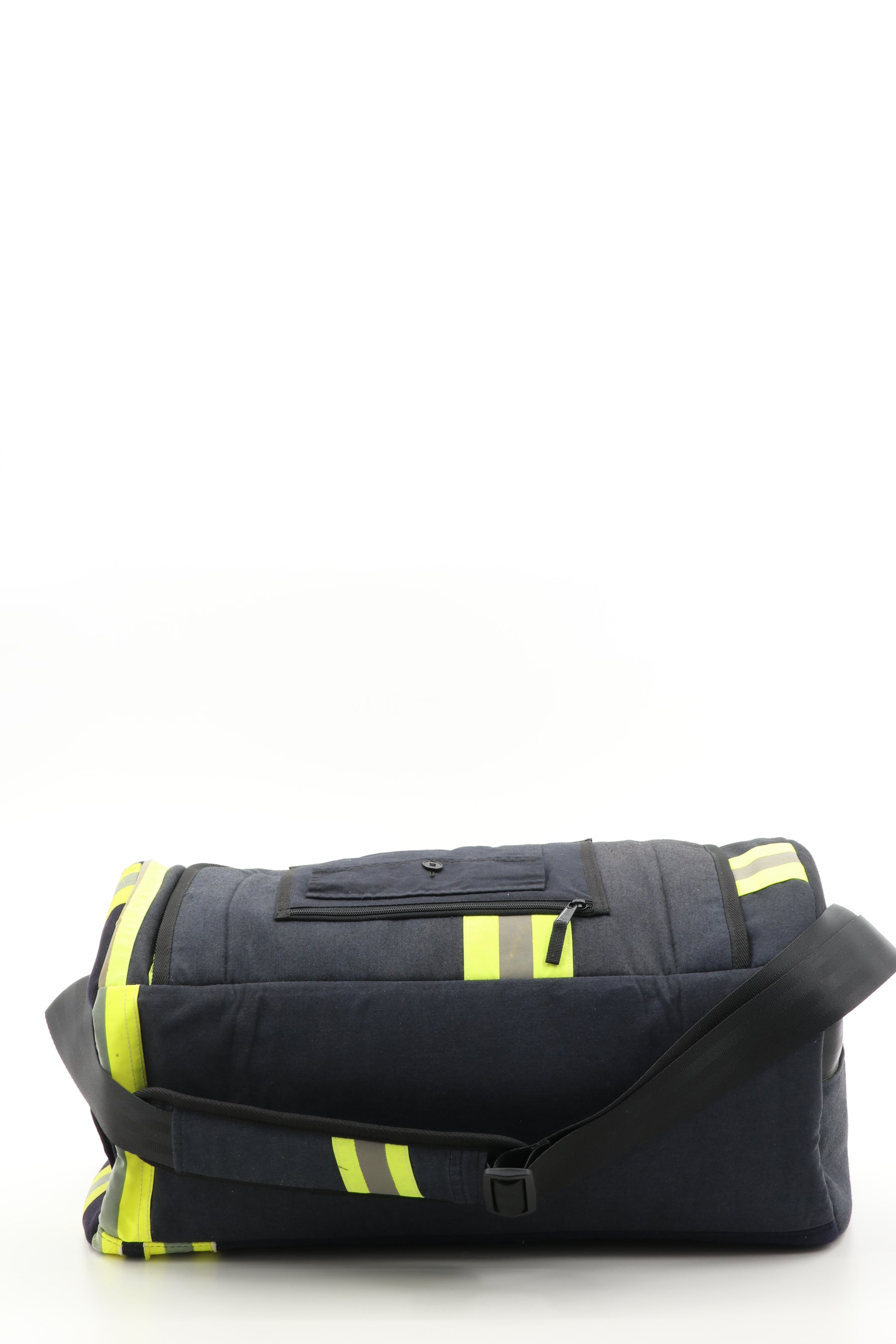Duffel Bag schwarz gelb aus upgecycelter Feuerwehrkleidung 52x20x31cm
