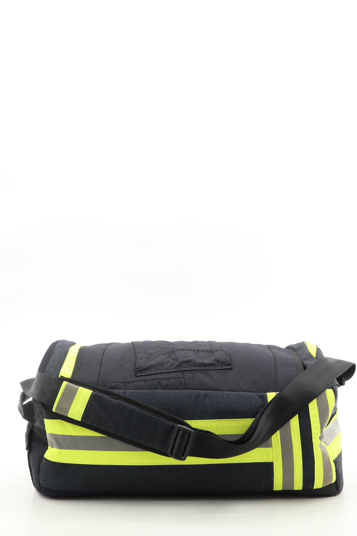 Duffel Bag schwarz gelb aus upgecycelter Feuerwehrkleidung 52x20x31cm