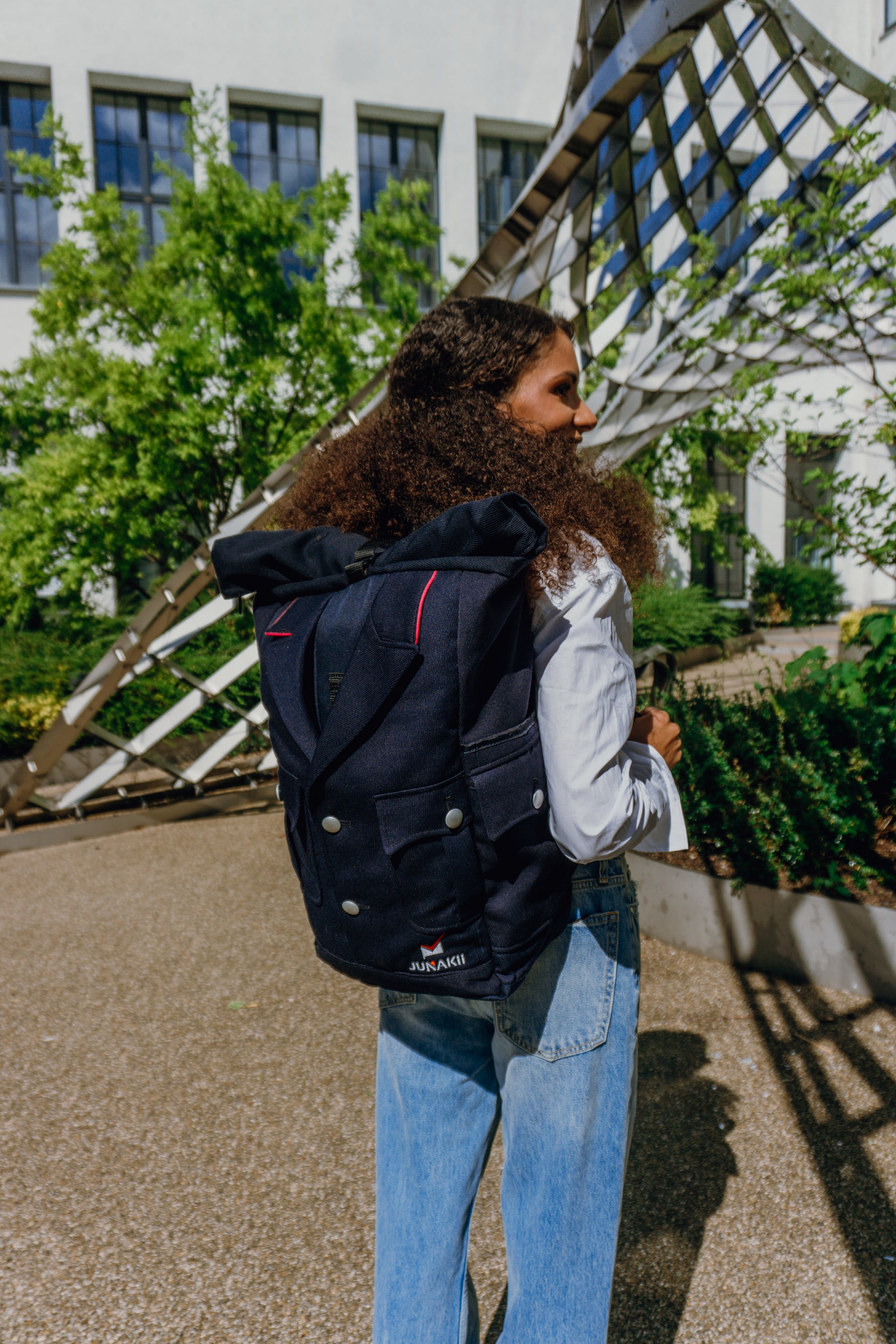 Rolltop Rucksack blau aus upgecyceltem Feuerwehrausgehanzug 63x27x17cm