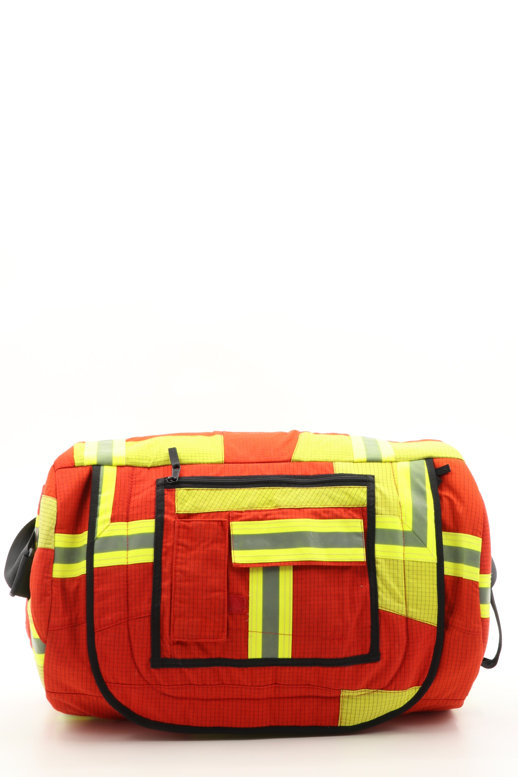 Duffel Bag rot aus upgecycelter Feuerwehrkleidung 52x20x31cm