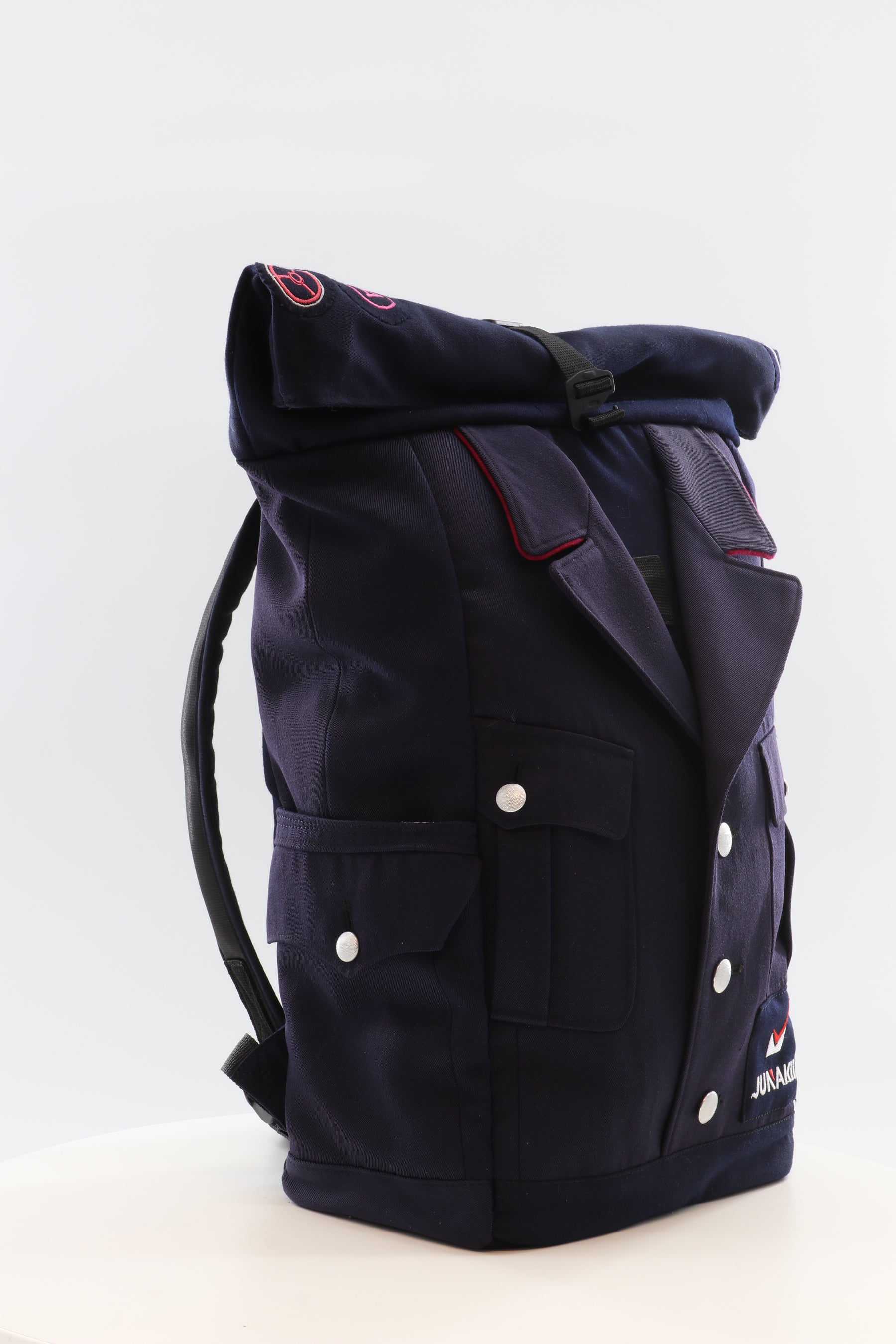 Rolltop Rucksack blau aus upgecyceltem Feuerwehrausgehanzug 63x27x17cm