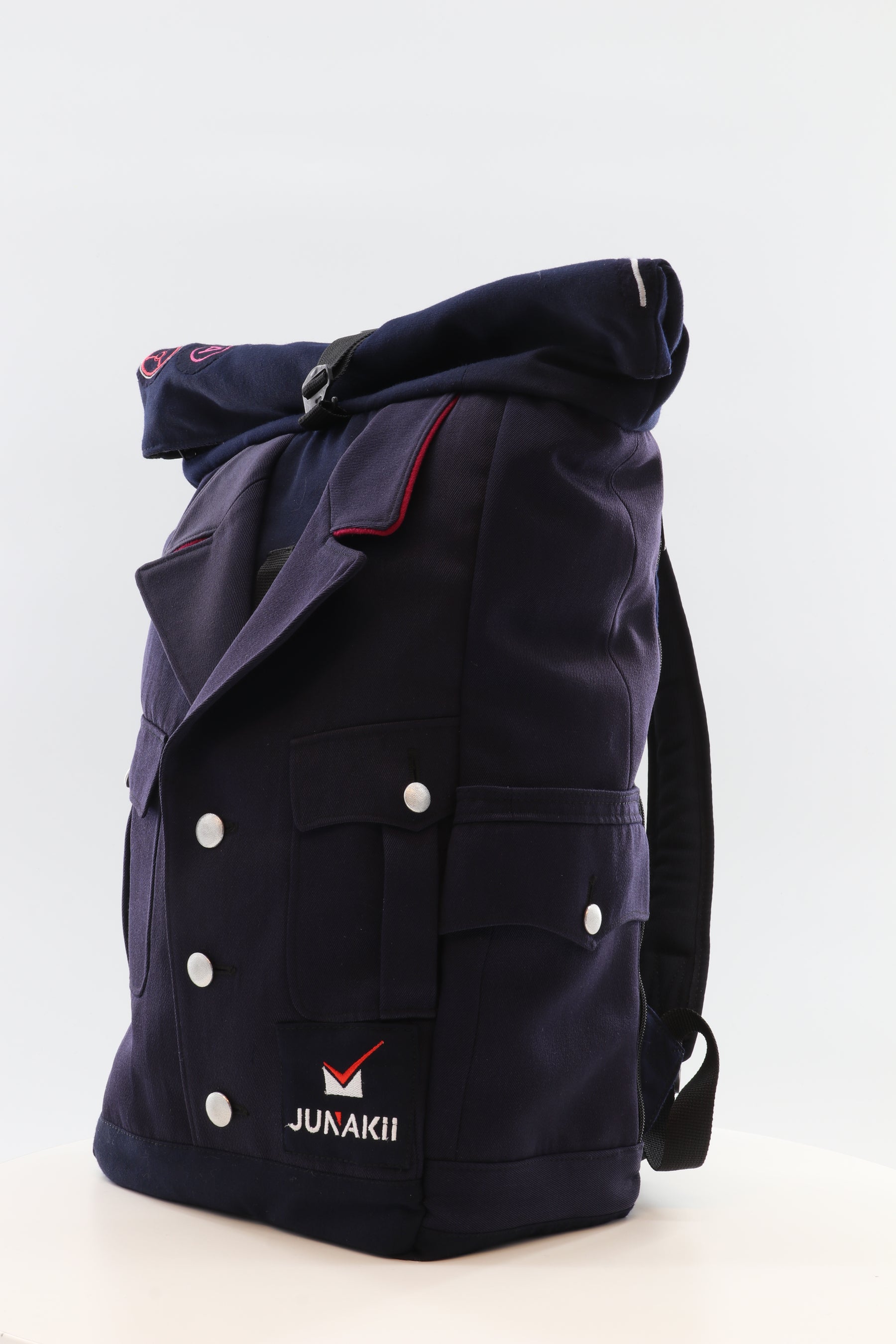Rolltop Rucksack blau aus upgecyceltem Feuerwehrausgehanzug 63x27x17cm