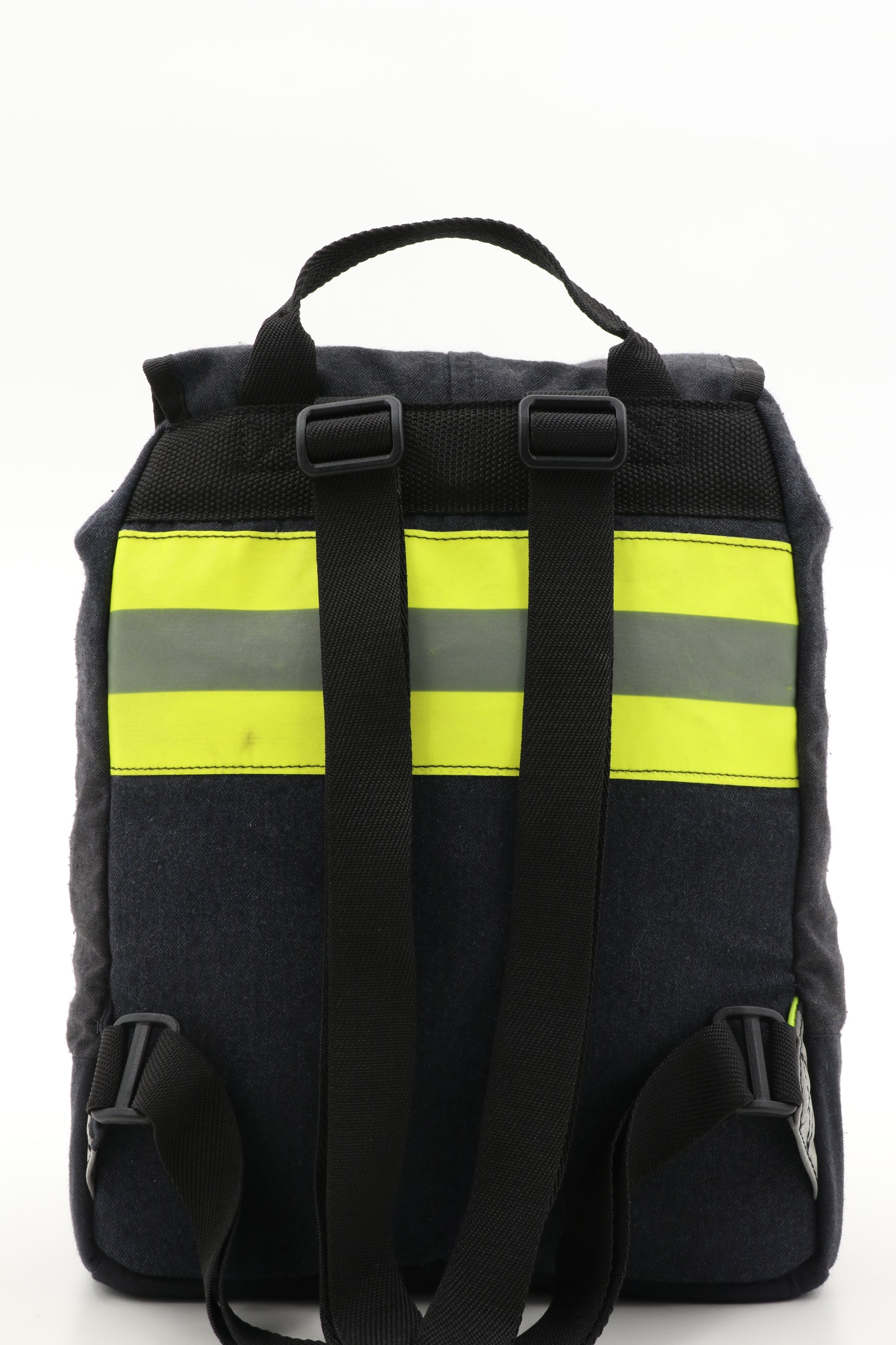 Mini Rucksack Klassik schwarz gelb aus upgecycelter Feuerwehrkleidung 23x32x10cm