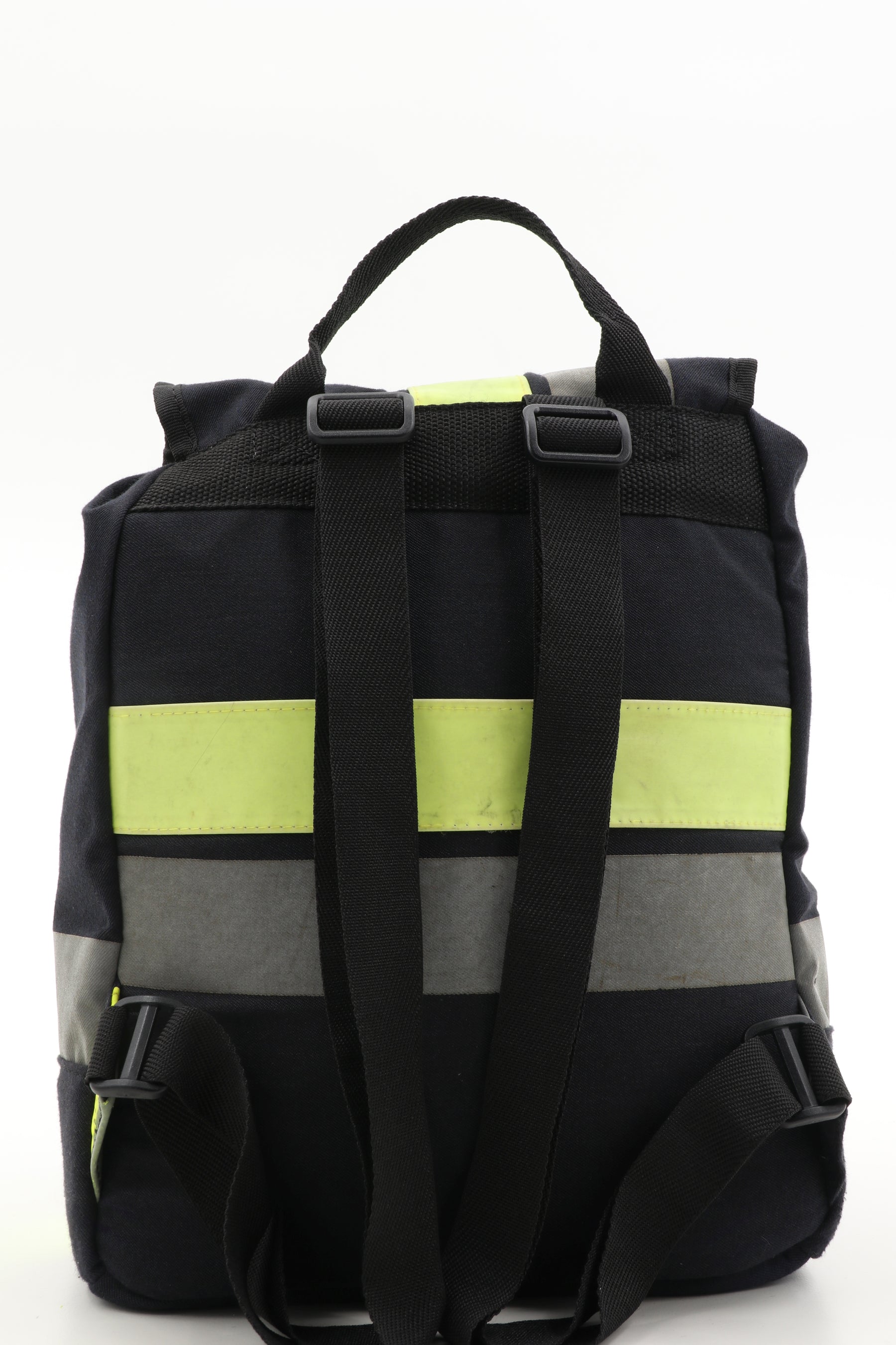 Mini Rucksack Klassik schwarz gelb aus upgecycelter Feuerwehrkleidung 23x32x10cm