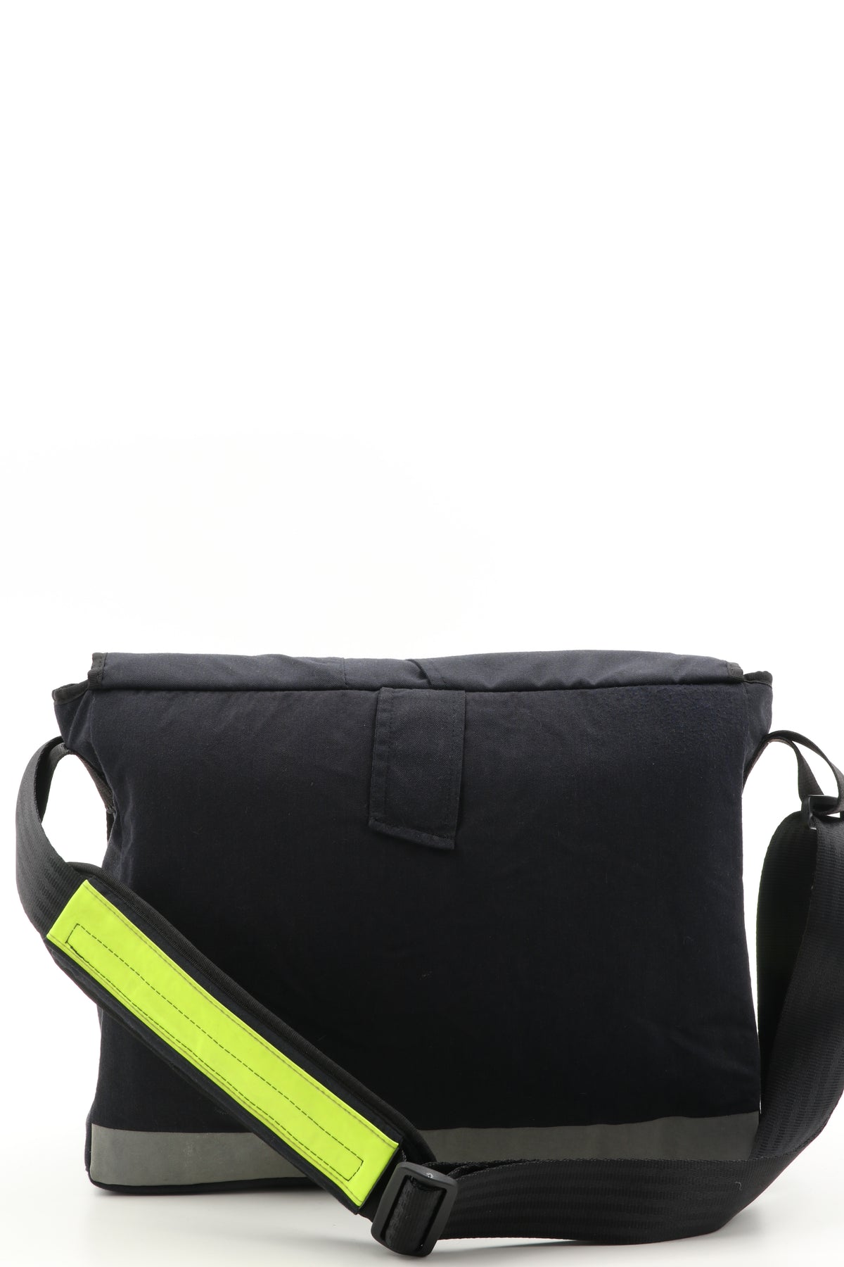 Messenger Tasche schwarz gelb aus upgecycelter Feuerwehrkleidung 38x29x8,5cm
