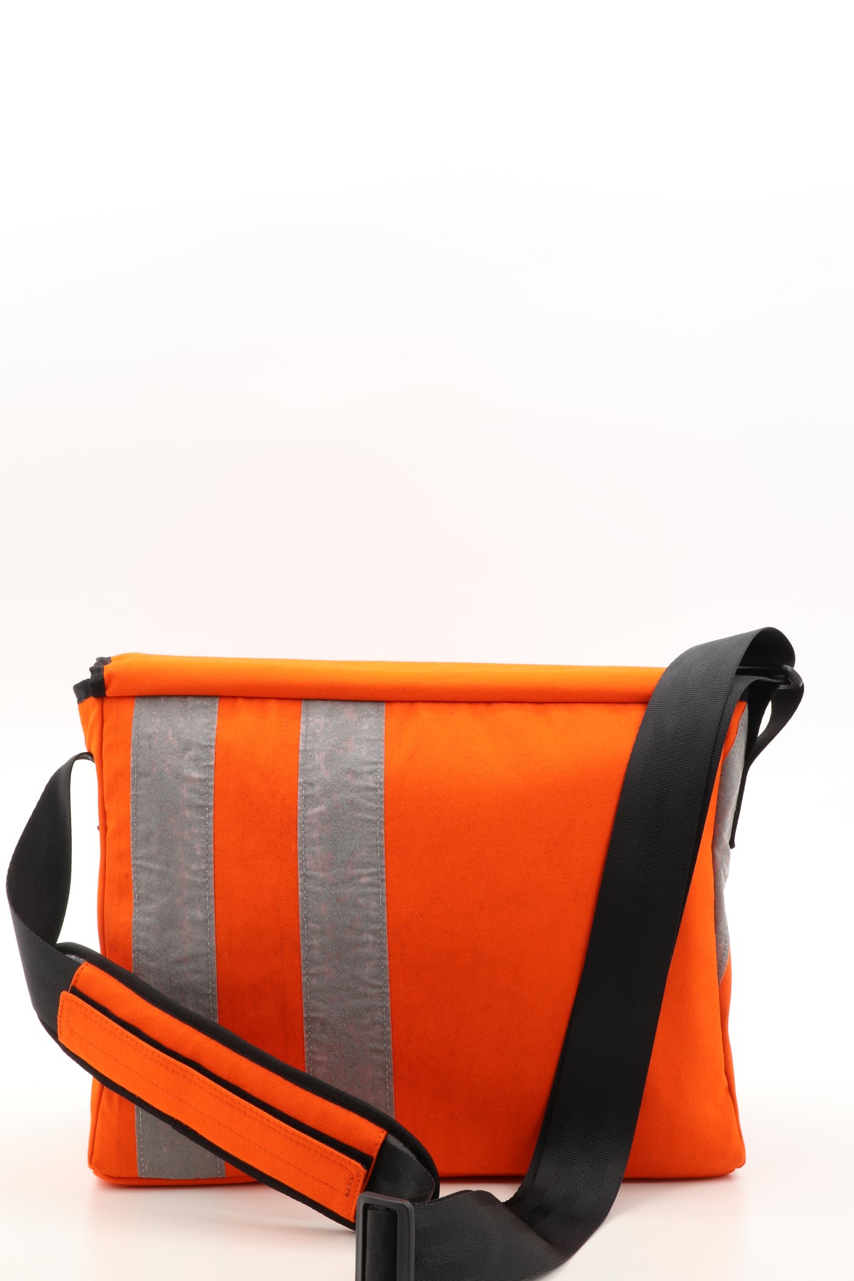 Messenger Tasche orange aus upgecycelter Feuerwehrkleidung 38x29x8,5cm
