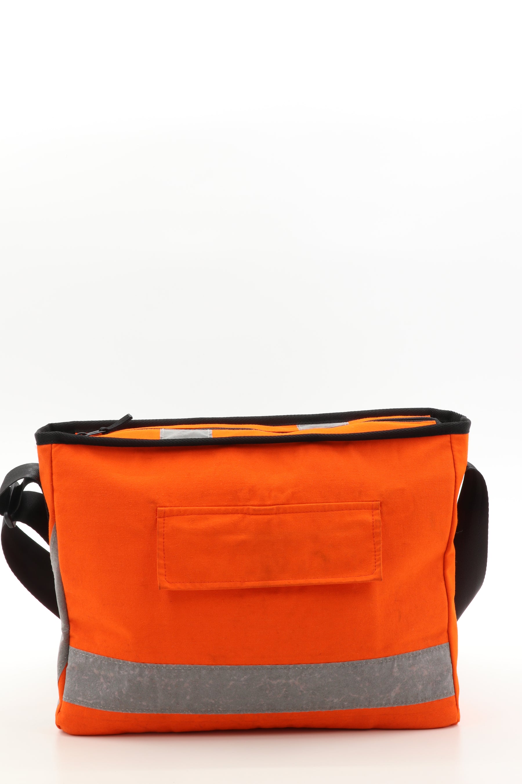 Messenger Tasche orange aus upgecycelter Feuerwehrkleidung 38x29x8,5cm