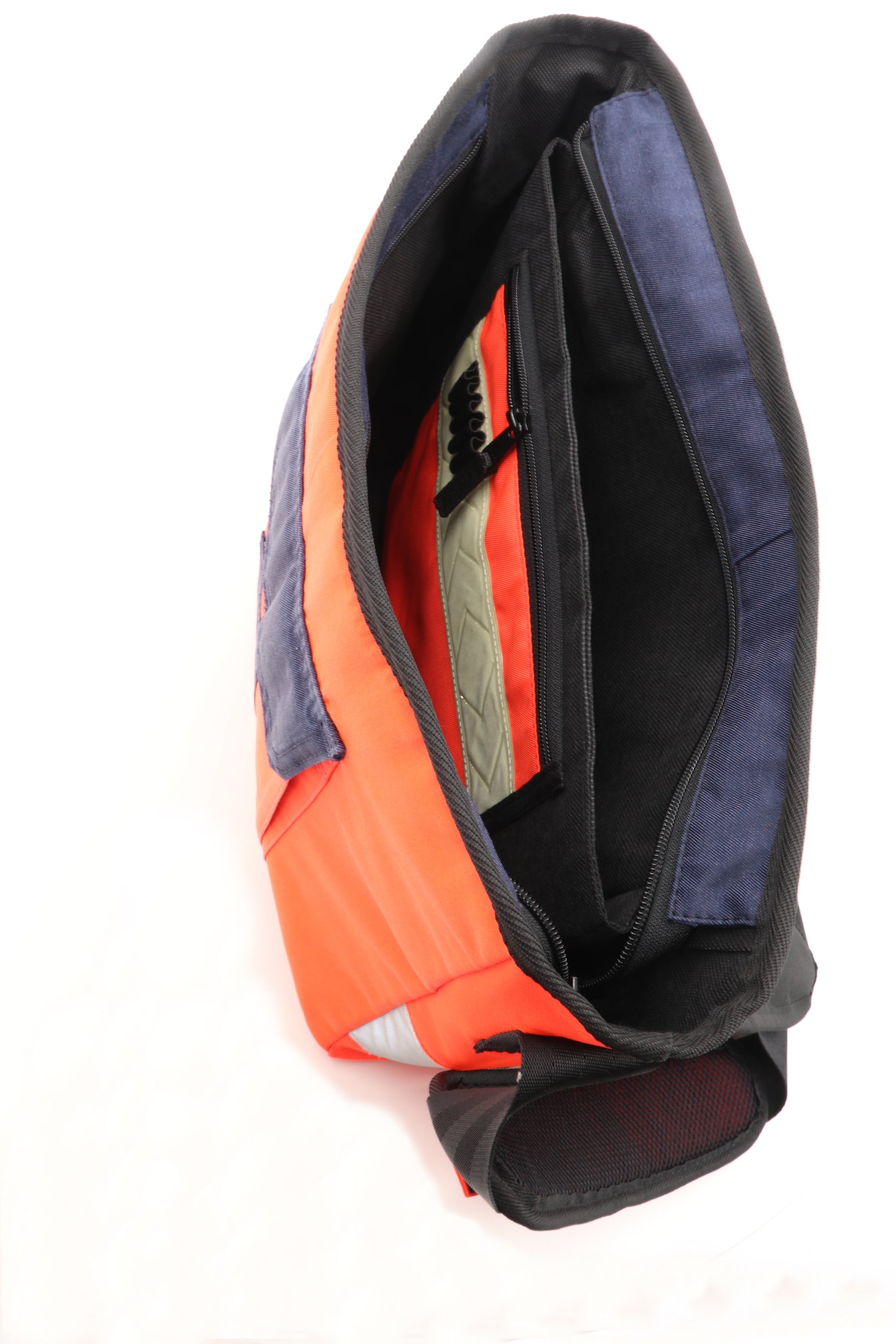 Messenger Tasche pinkrot orange aus upgecycelter Rettungsdienstkleidung 38x29x8,5cm