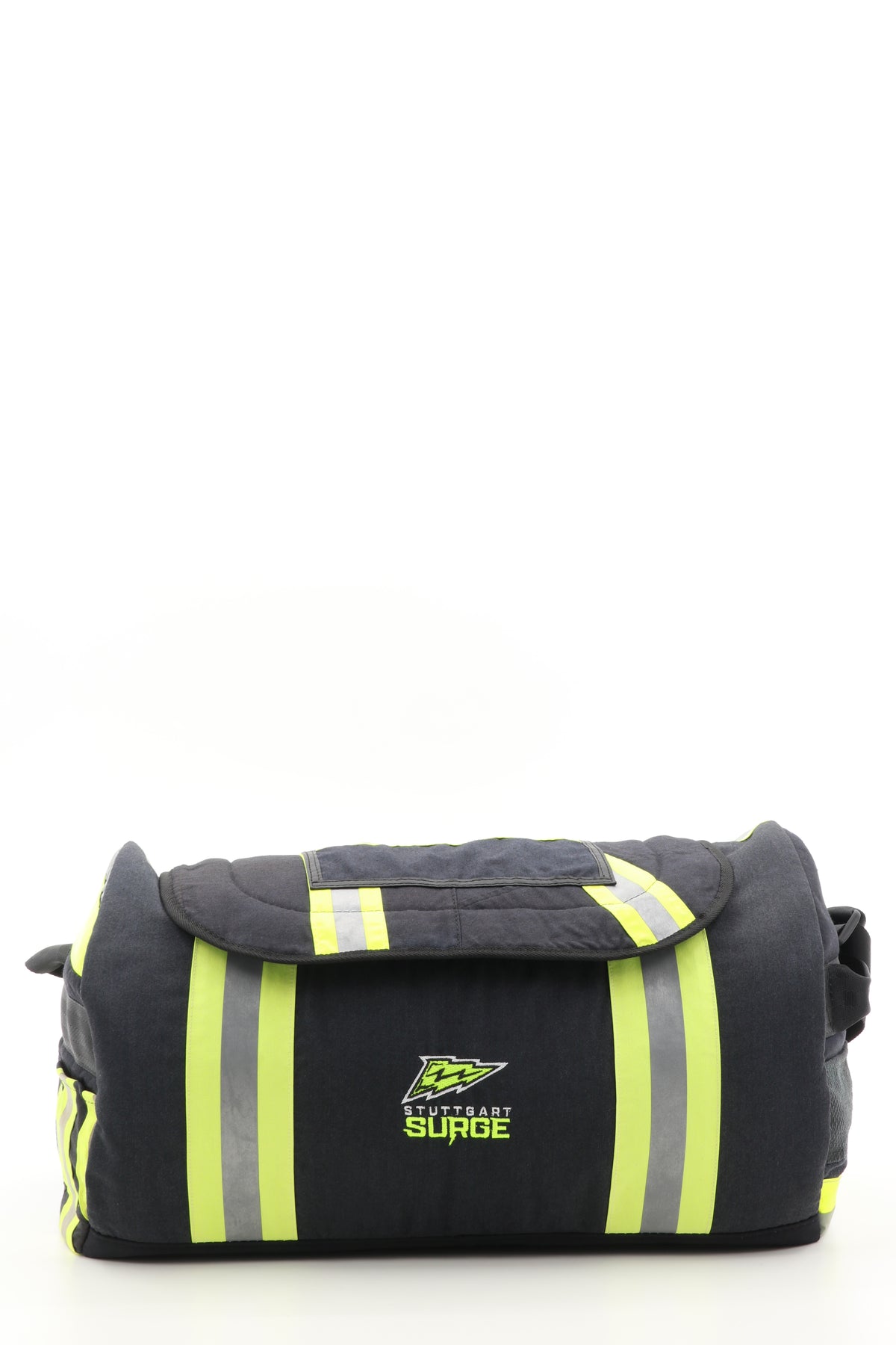 Surge Sporttasche schwarz gelb aus upgecycelter Feuerwehrkleidung 52x20x31cm