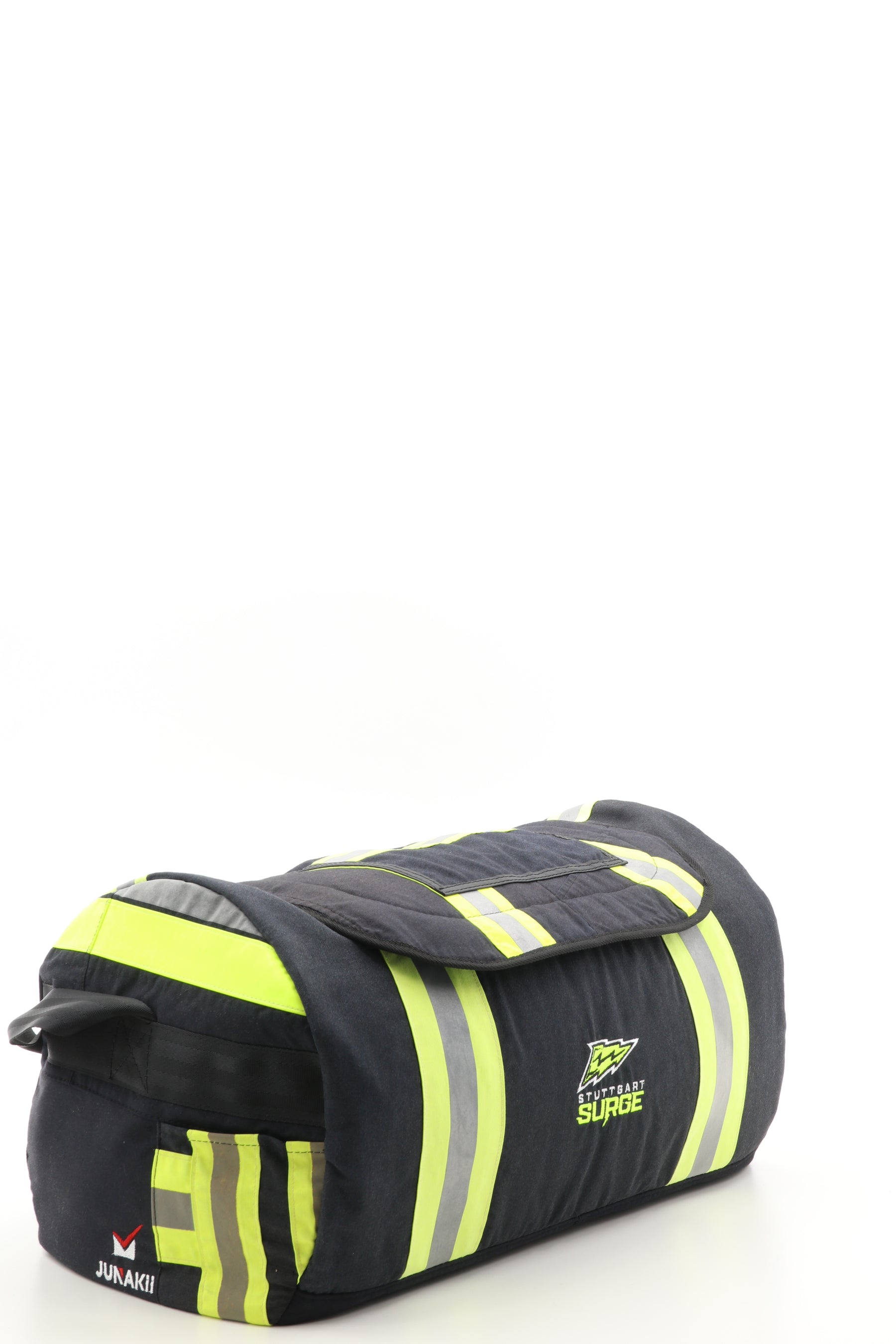 Surge Sporttasche schwarz gelb aus upgecycelter Feuerwehrkleidung 52x20x31cm
