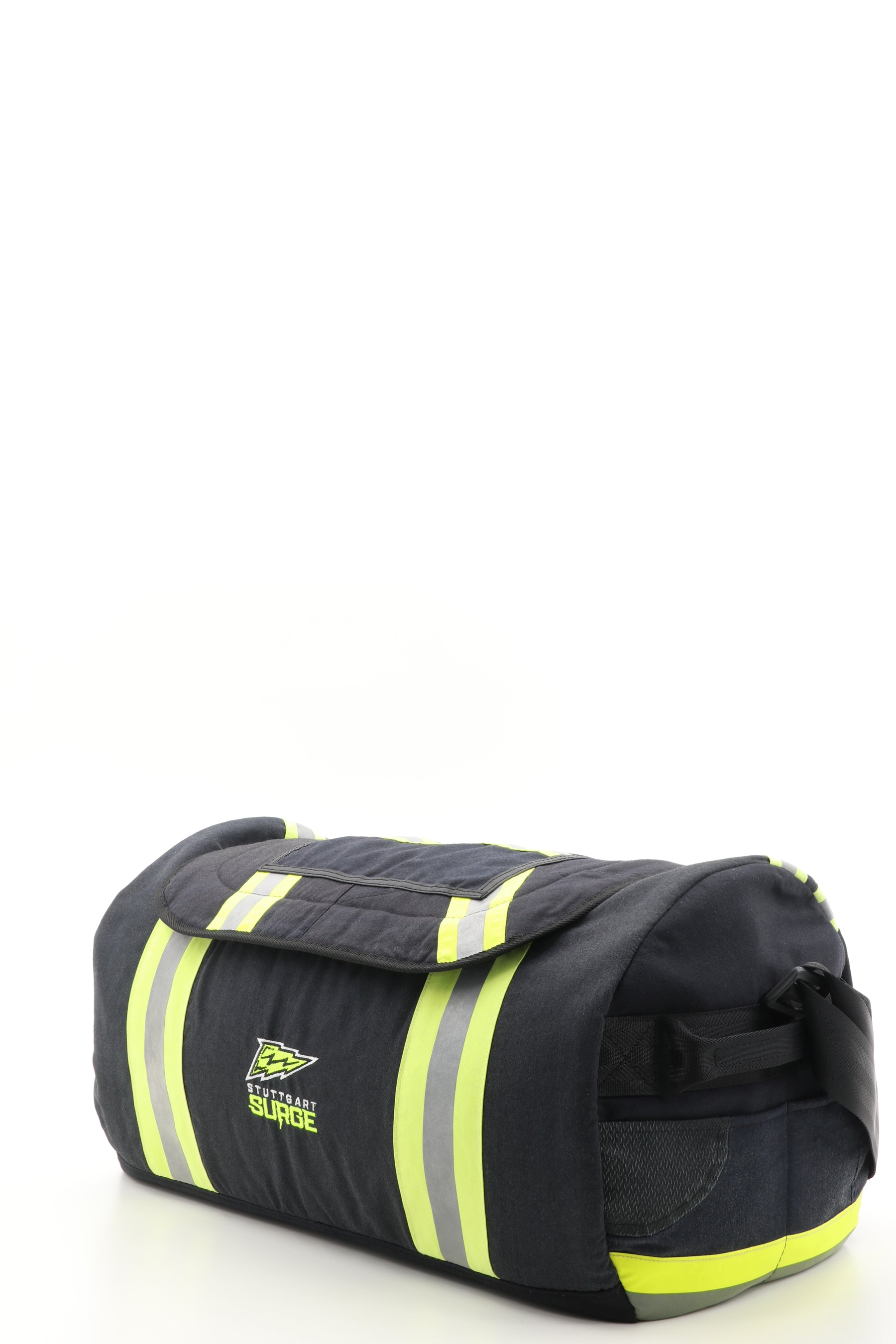 Surge Sporttasche schwarz gelb aus upgecycelter Feuerwehrkleidung 52x20x31cm