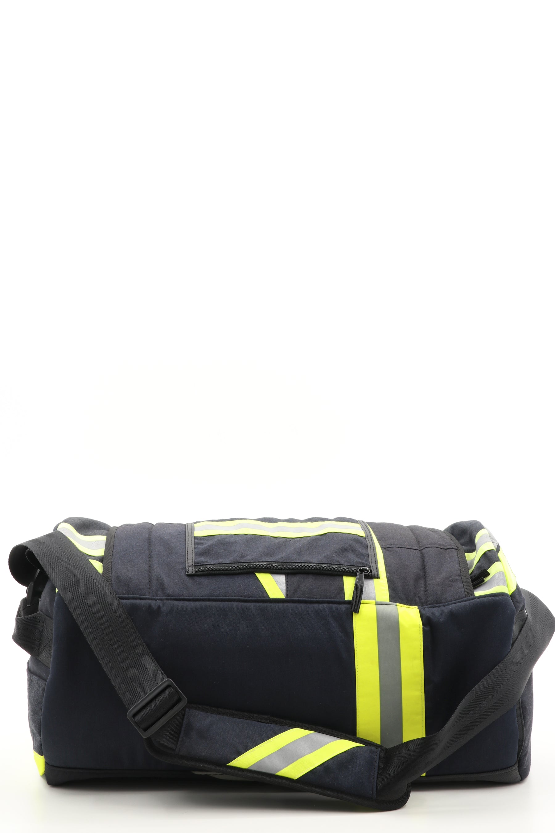 Surge Sporttasche schwarz gelb aus upgecycelter Feuerwehrkleidung 52x20x31cm