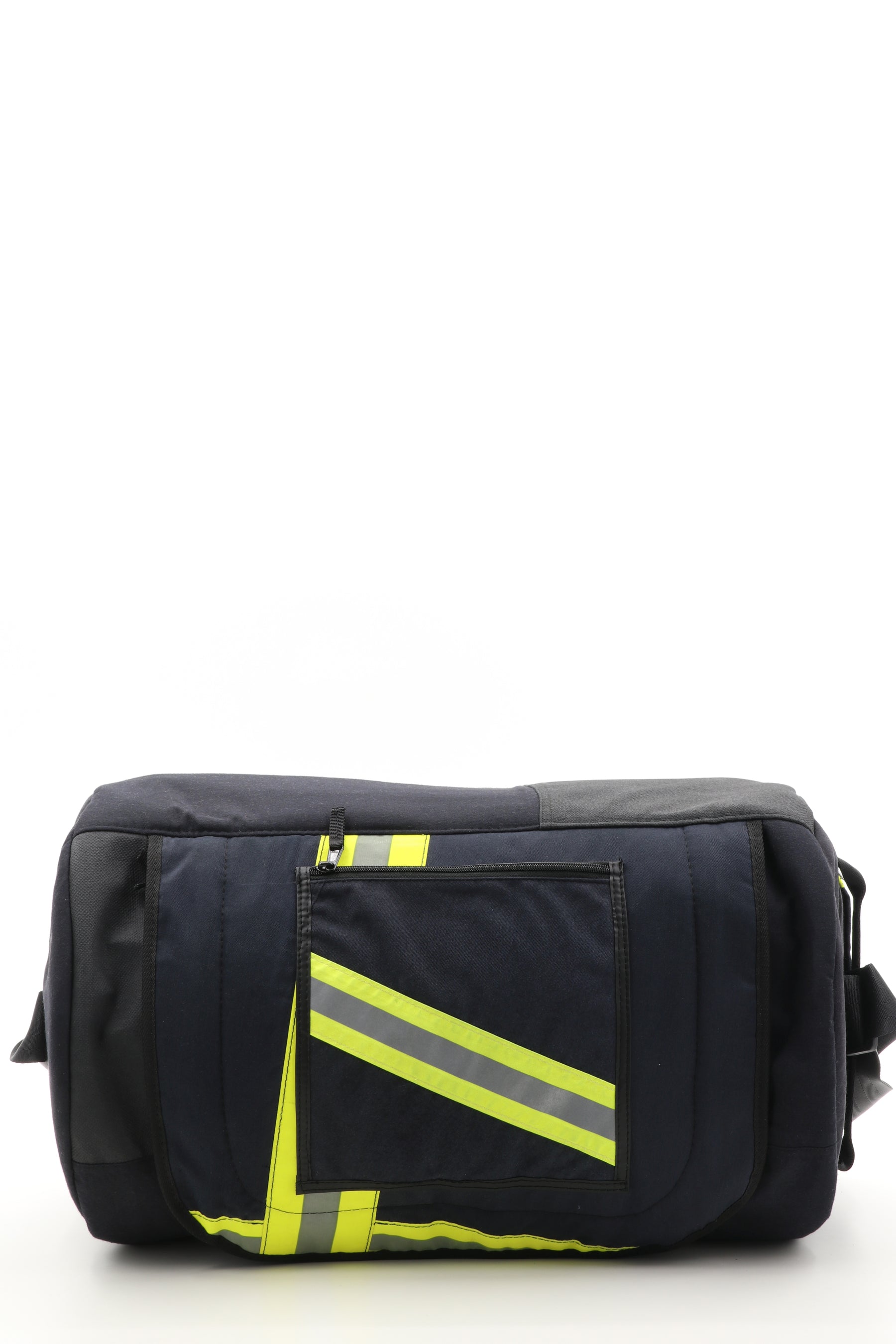 Surge Sporttasche schwarz gelb aus upgecycelter Feuerwehrkleidung 52x20x31cm
