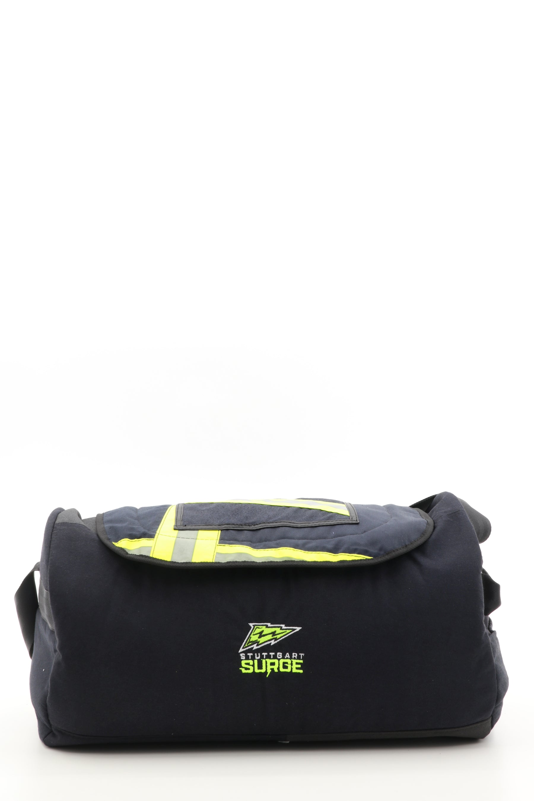 Surge Sporttasche schwarz gelb aus upgecycelter Feuerwehrkleidung 52x20x31cm