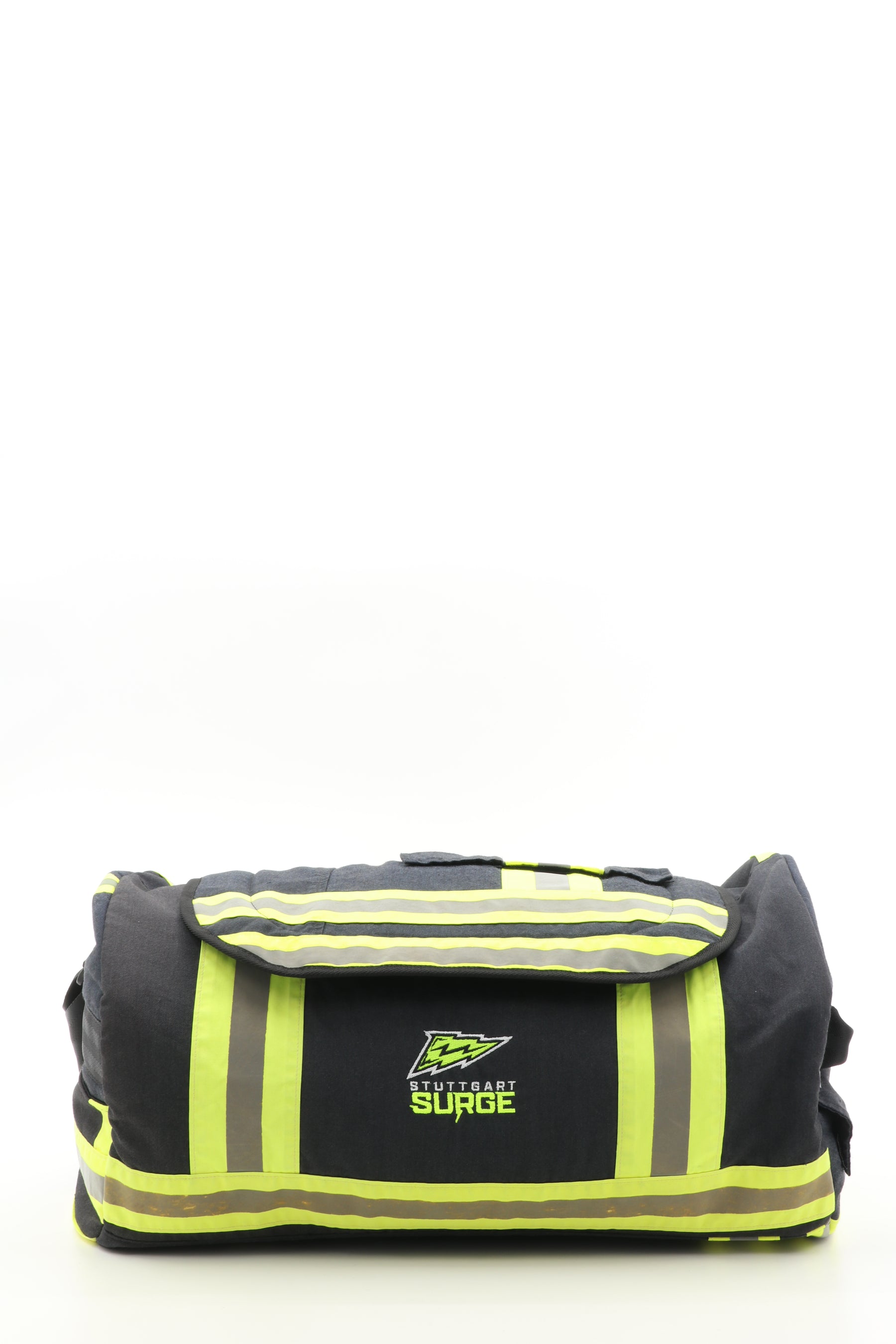 Surge Sporttasche schwarz gelb aus upgecycelter Feuerwehrkleidung 52x20x31cm