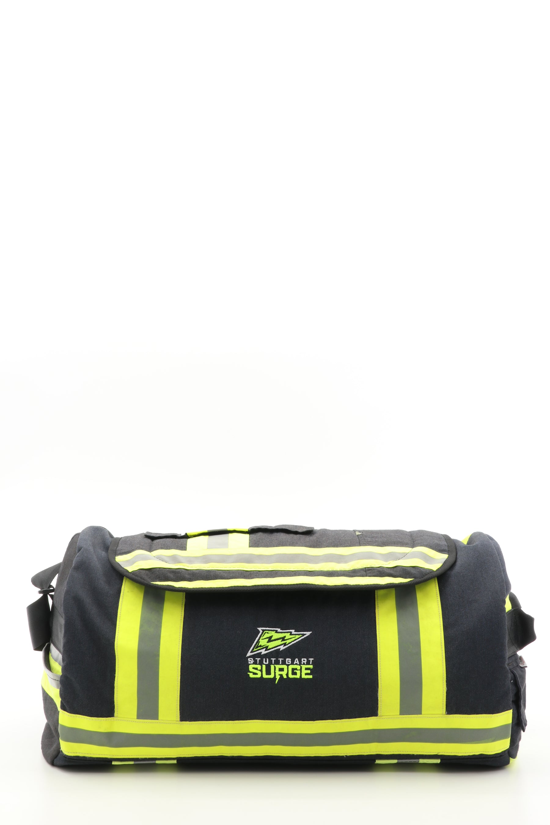 Surge Sporttasche schwarz gelb aus upgecycelter Feuerwehrkleidung 52x20x31cm