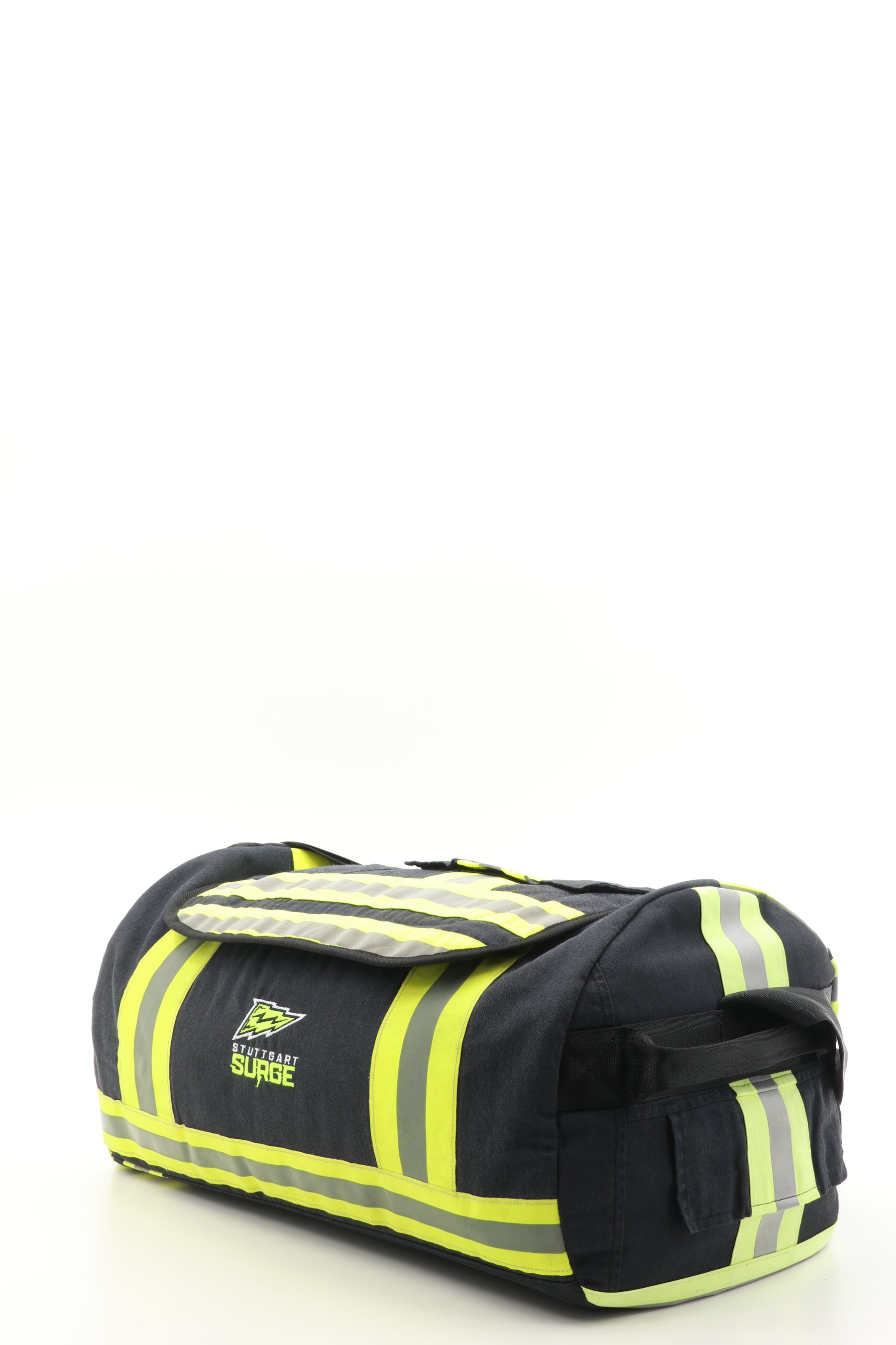 Surge Sporttasche schwarz gelb aus upgecycelter Feuerwehrkleidung 52x20x31cm