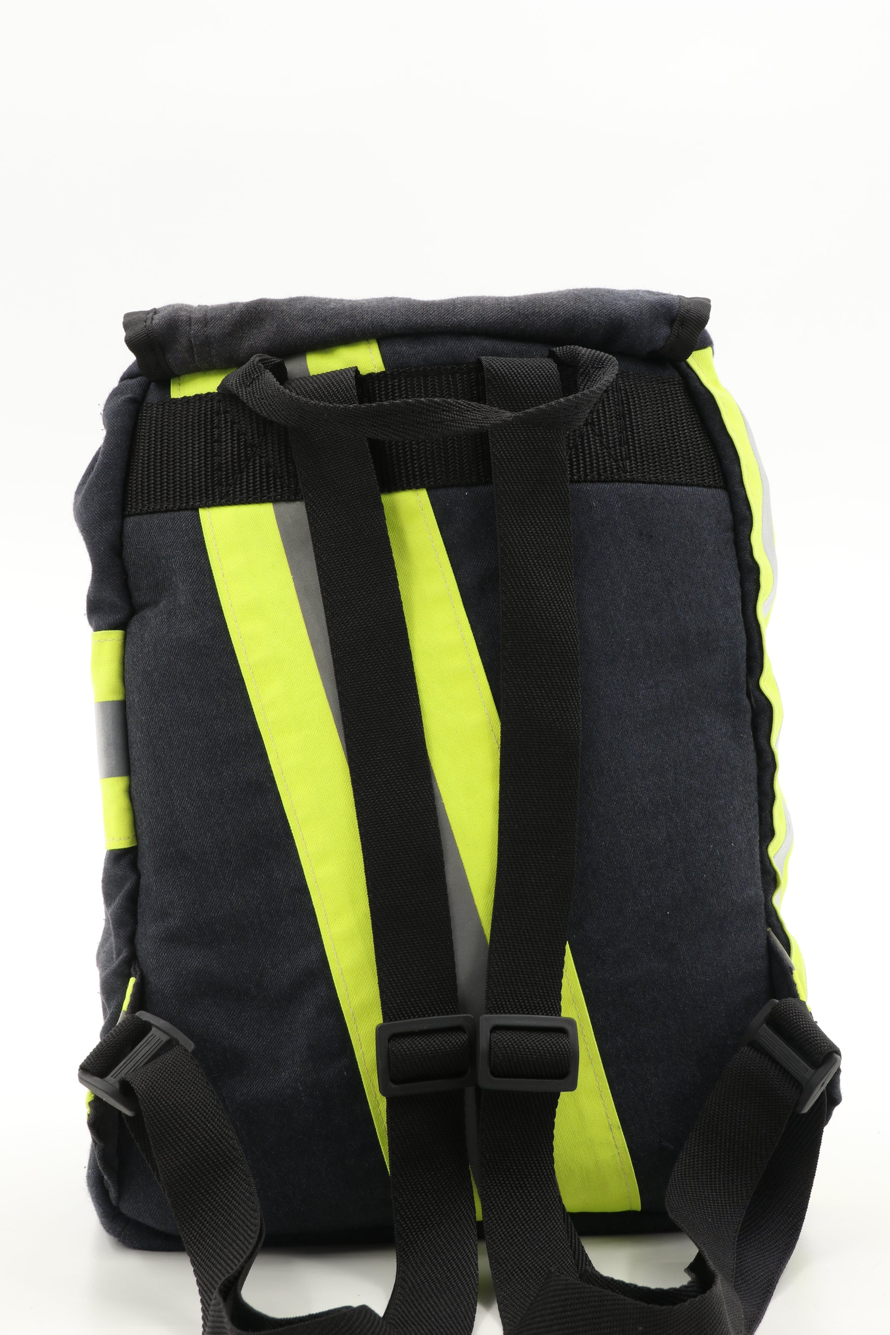 Mini Rucksack Klassik schwarz gelb aus upgecycelter Feuerwehrkleidung 23x32x10cm