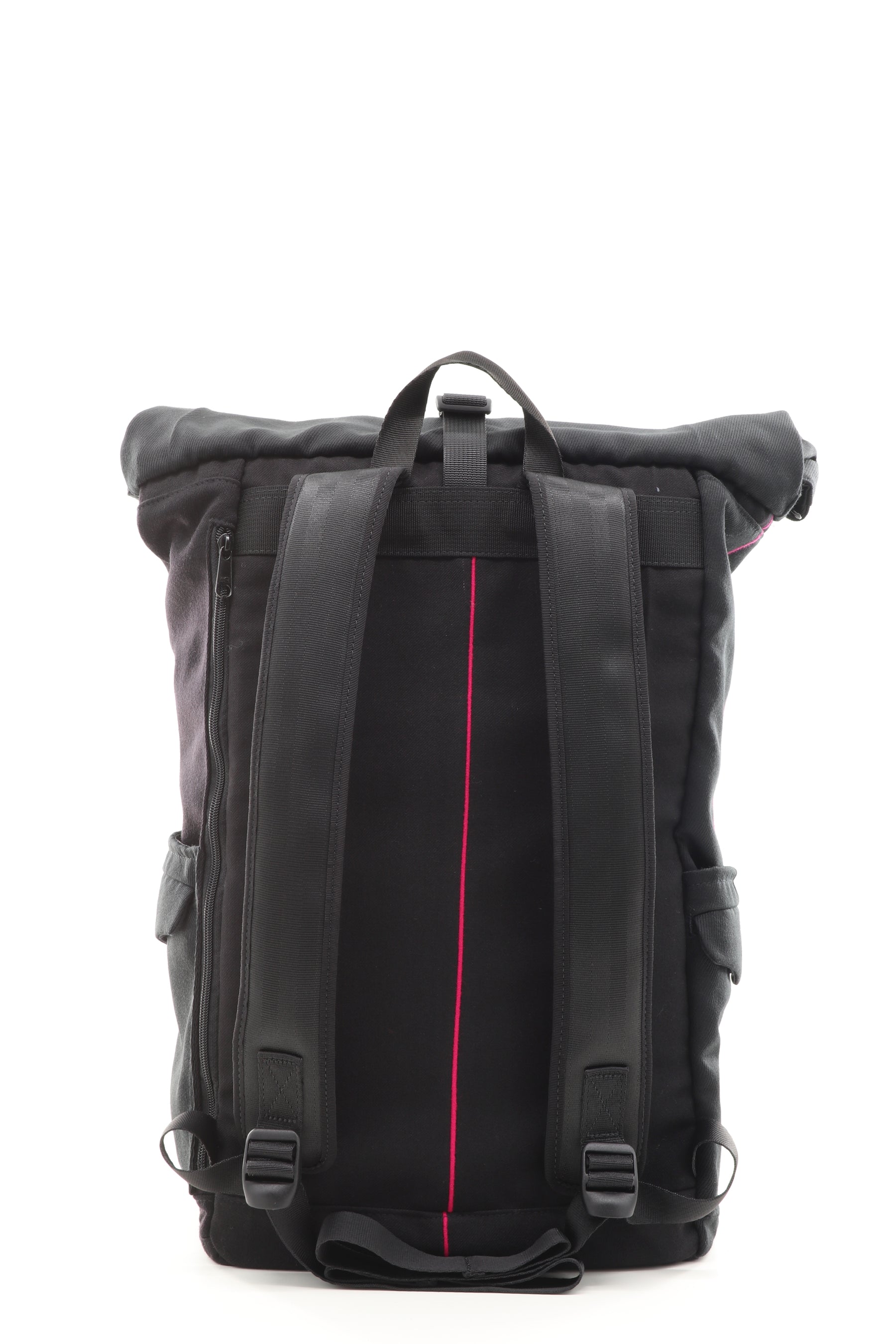 Rolltop Rucksack schwarz aus upgecyceltem Feuerwehrausgehanzug 63x27x17cm