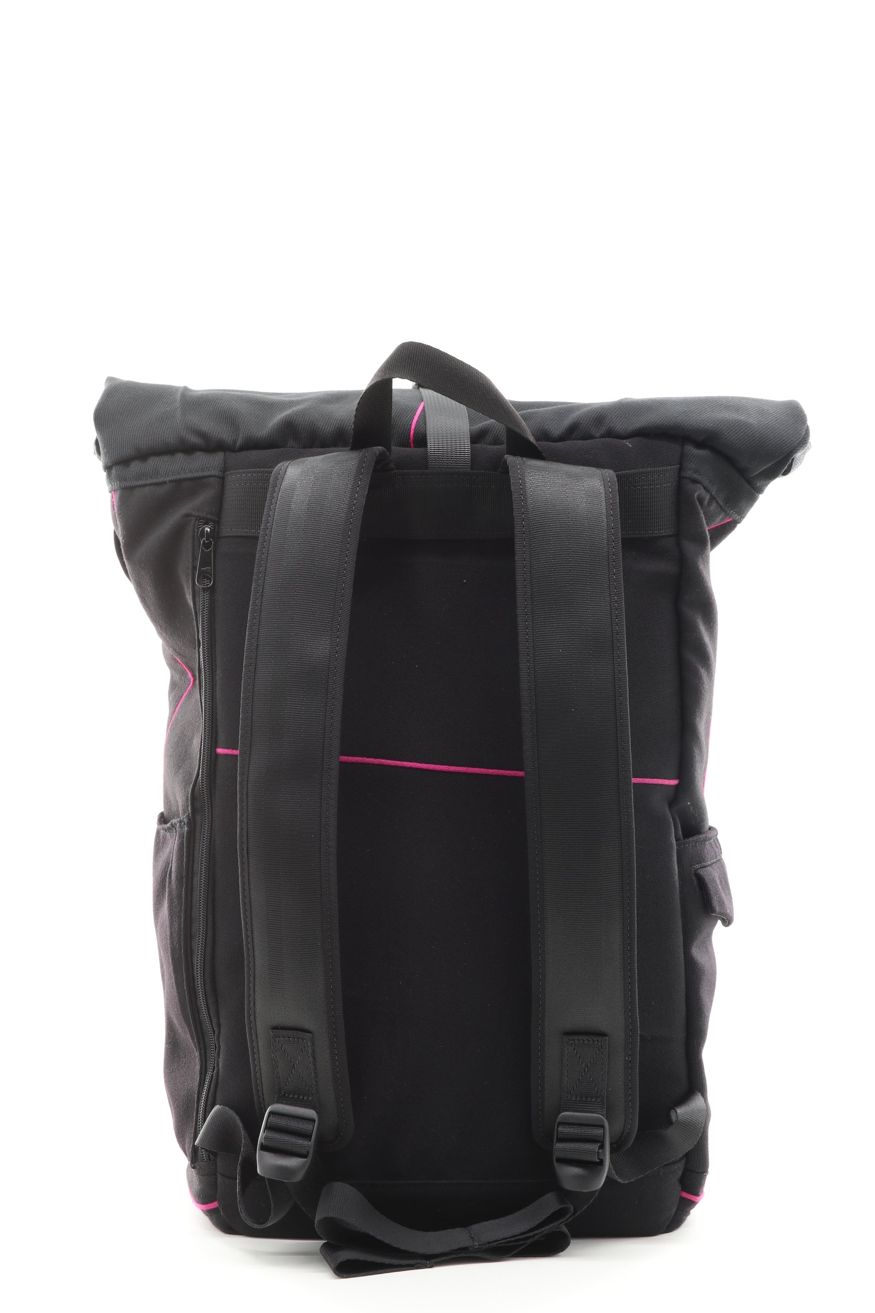 Rolltop Rucksack schwarz aus upgecyceltem Feuerwehrausgehanzug 63x27x17cm