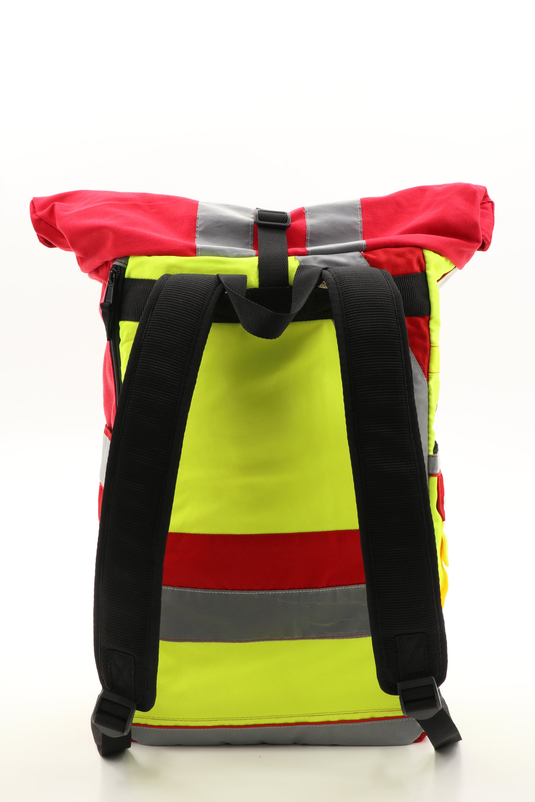 Rolltop Rucksack rot aus upgecycelter Rettungsdienstkleidung 63x27x17cm