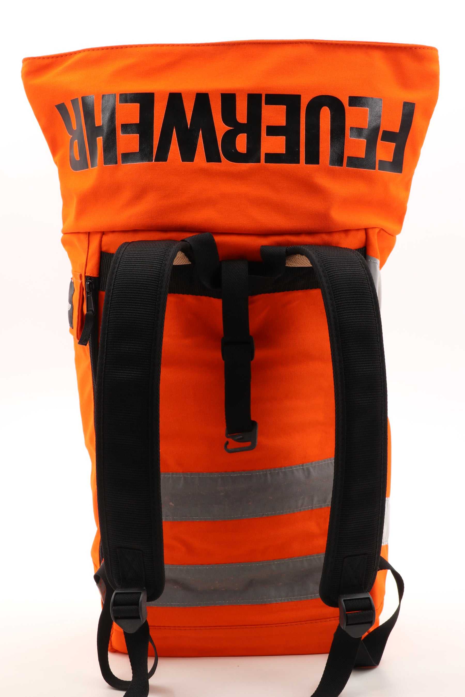 Rolltop Rucksack orange aus upgecycelter Feuerwehrkleidung 63x27x17cm