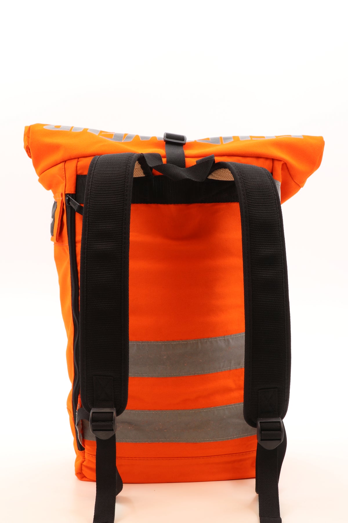 Rolltop Rucksack orange aus upgecycelter Feuerwehrkleidung 63x27x17cm