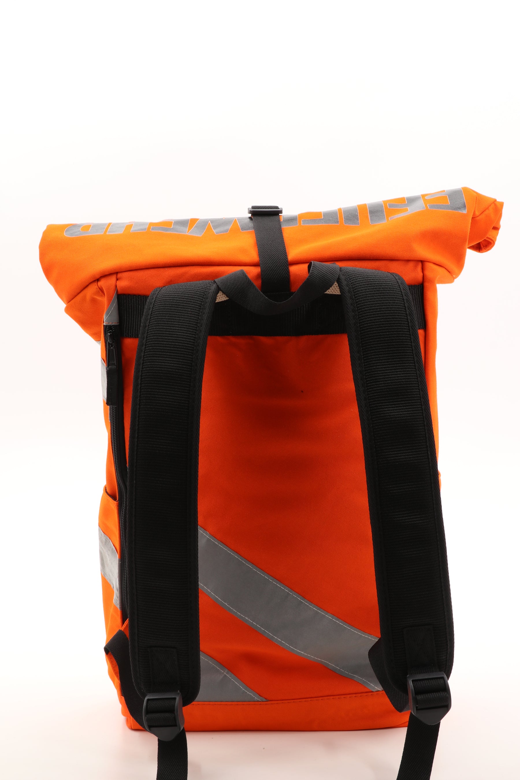 Rolltop Rucksack orange aus upgecycelter Feuerwehrkleidung 63x27x17cm