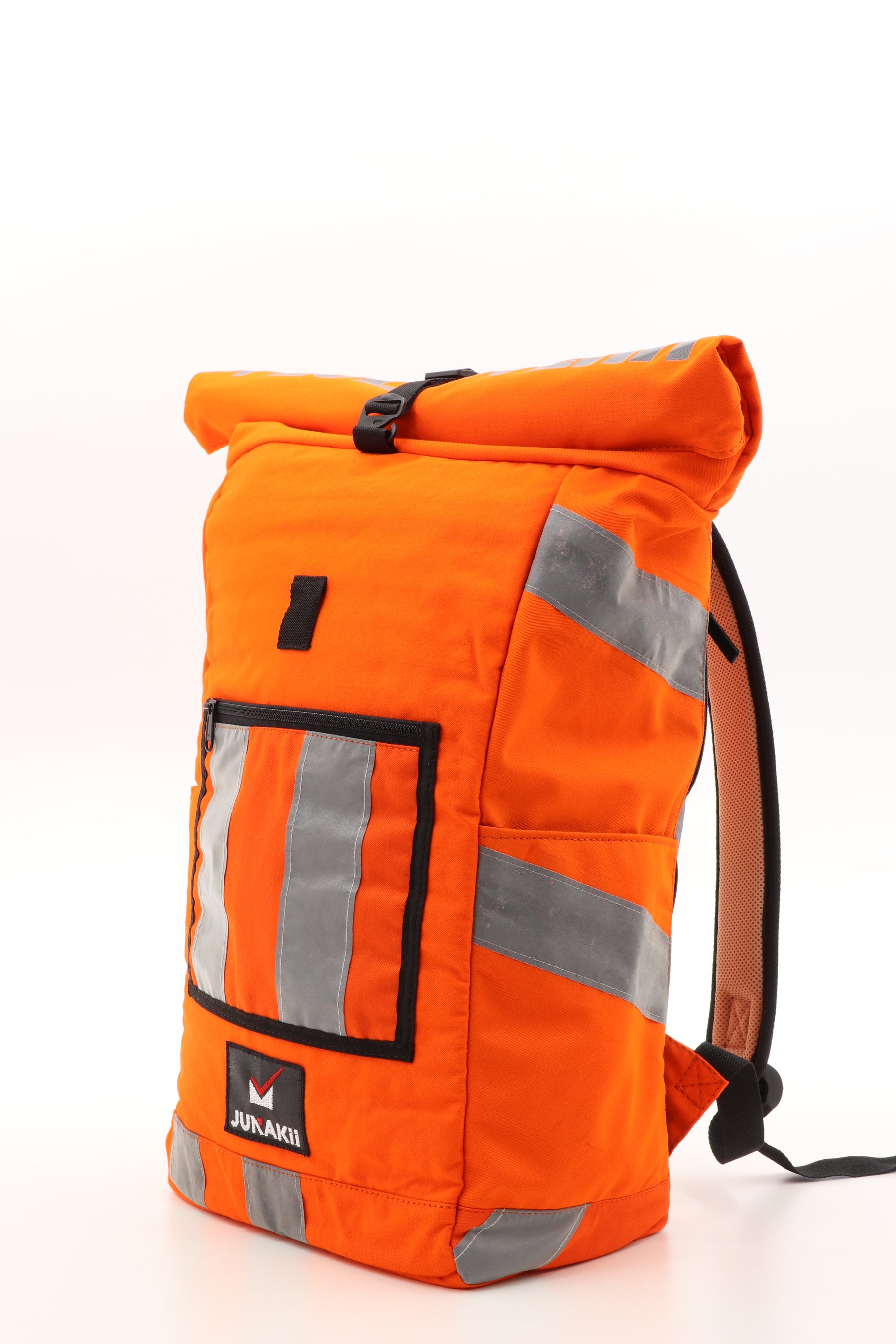 Rolltop Rucksack orange aus upgecycelter Feuerwehrkleidung 63x27x17cm