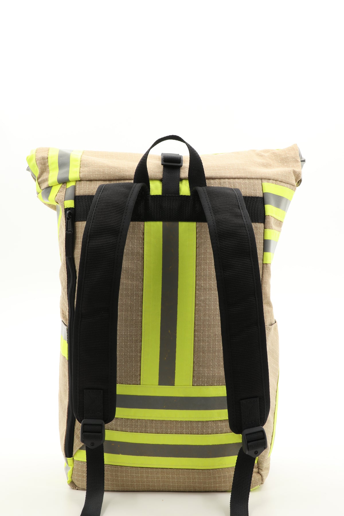 Rolltop Rucksack beige aus upgecycelter Feuerwehrkleidung 63x27x17cm