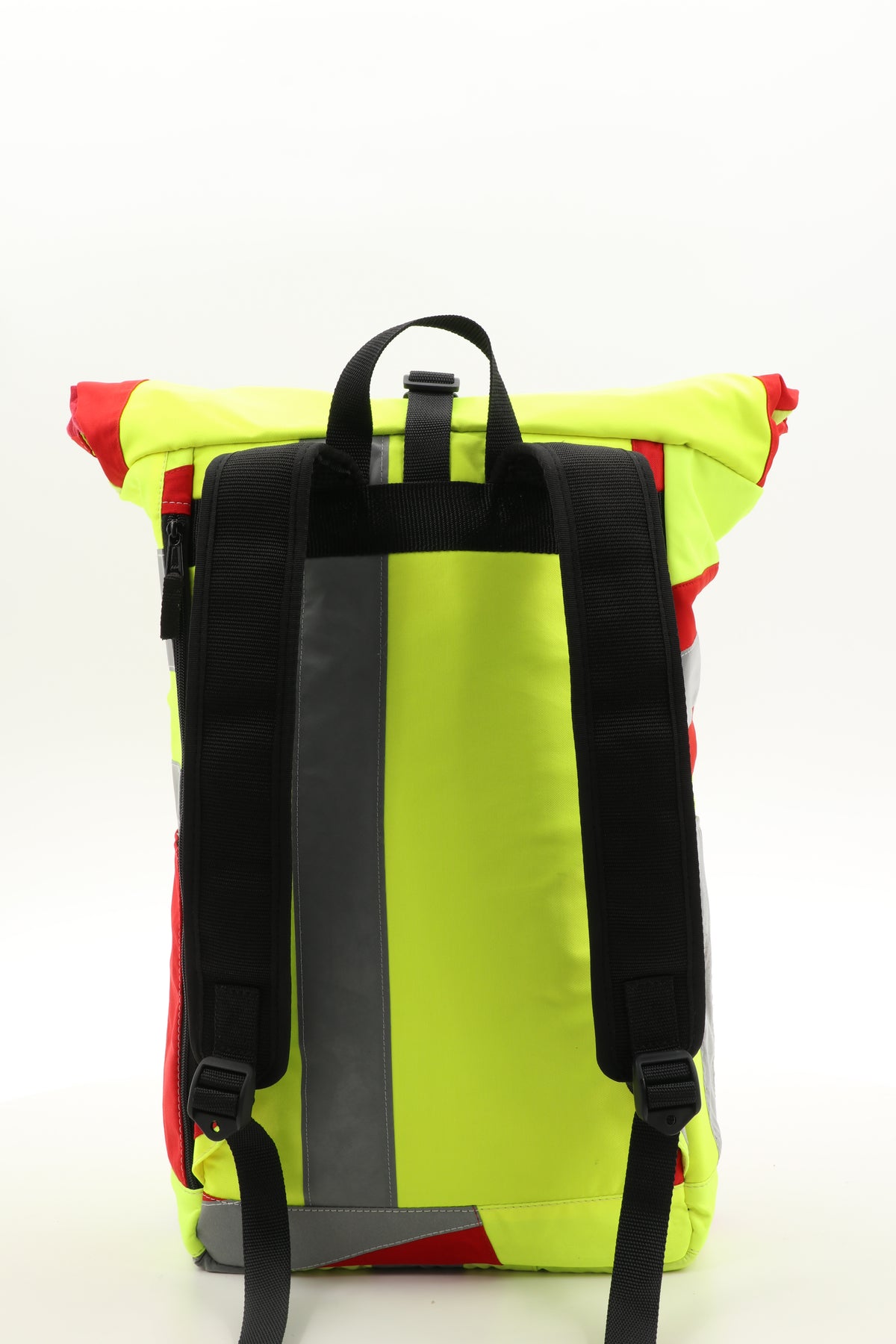 Rolltop Rucksack gelb aus upgecycelter Rettungsdienstkleidung 63x27x17cm