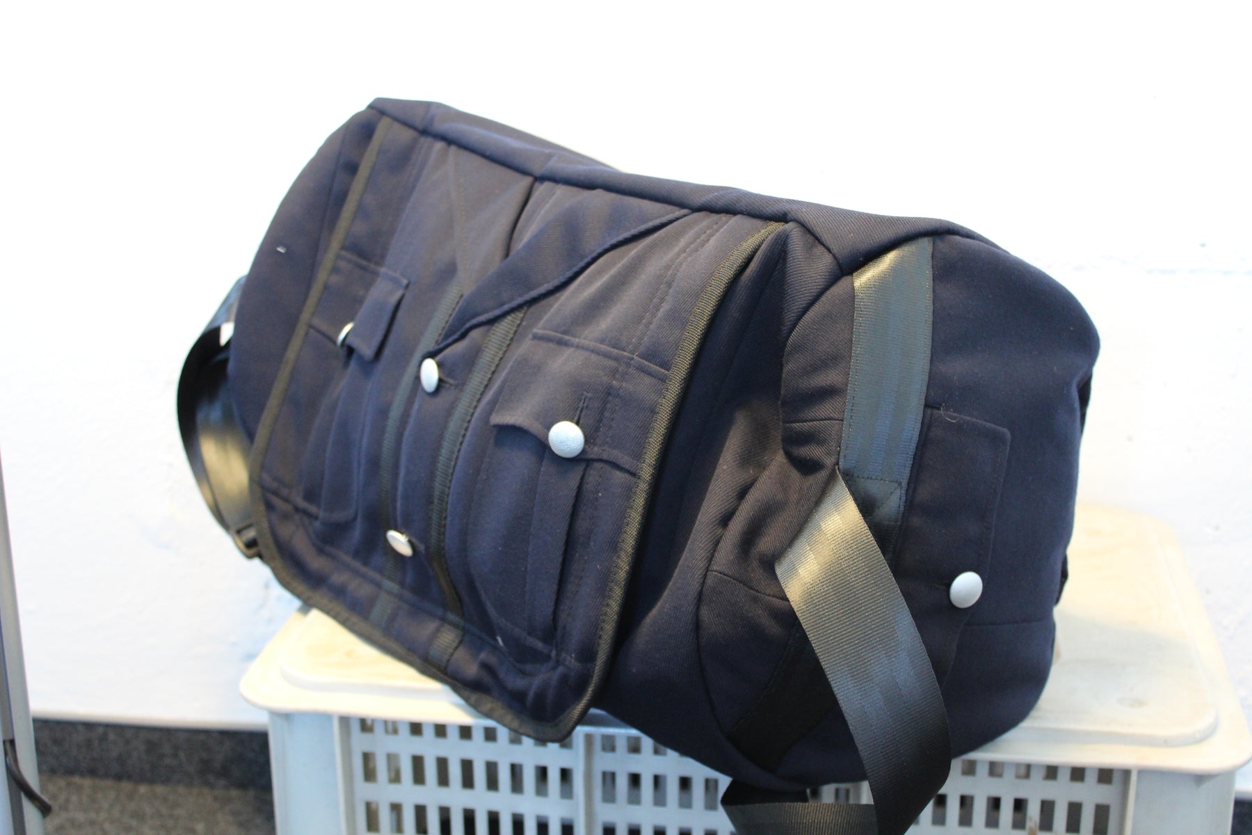 Duffel Bag blau aus upgecyceltem Feuerwehrausgehanzug 52x20x31cm
