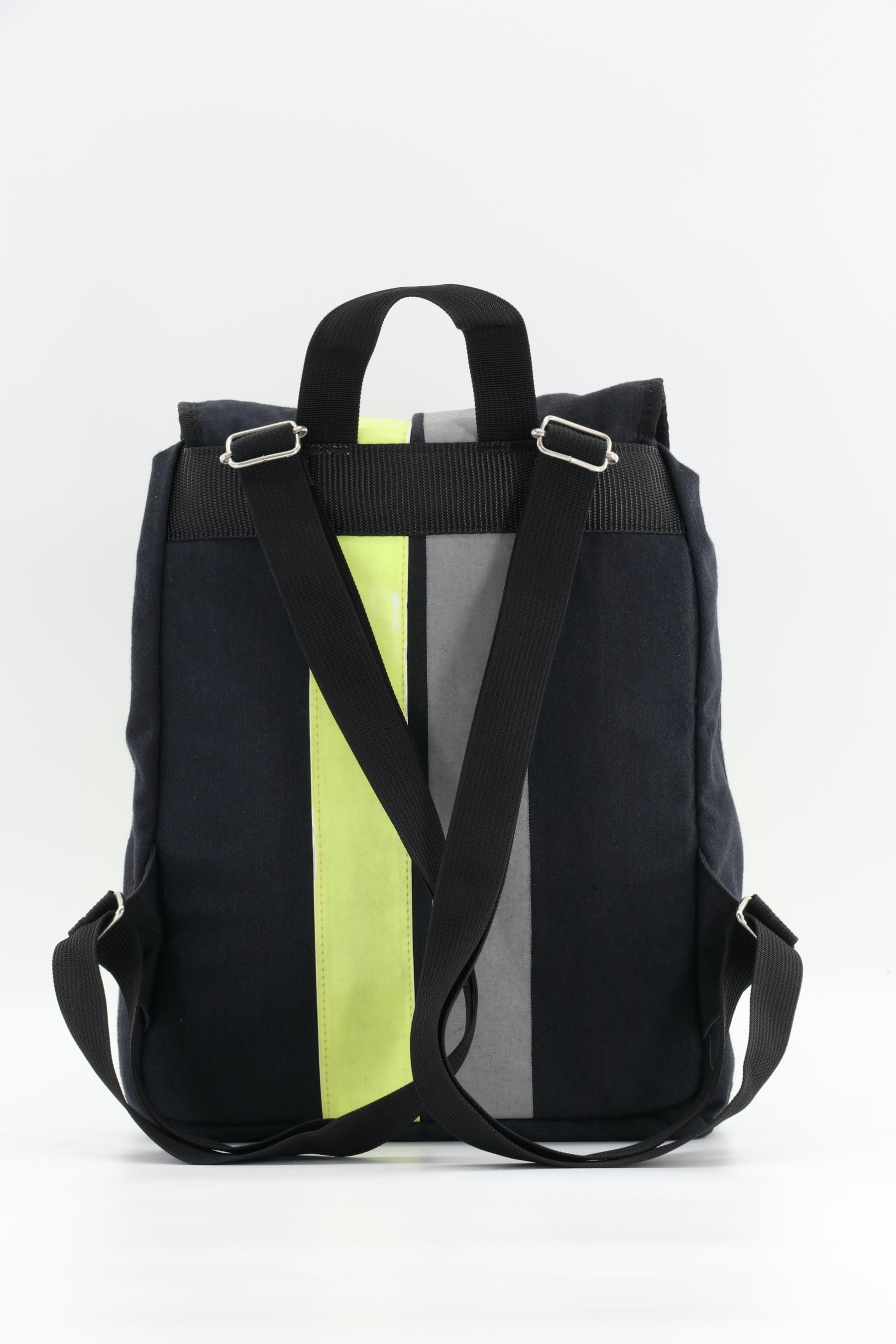 Mini Rucksack Klassik schwarz gelb aus upgecycelter Feuerwehrkleidung 23x32x10cm