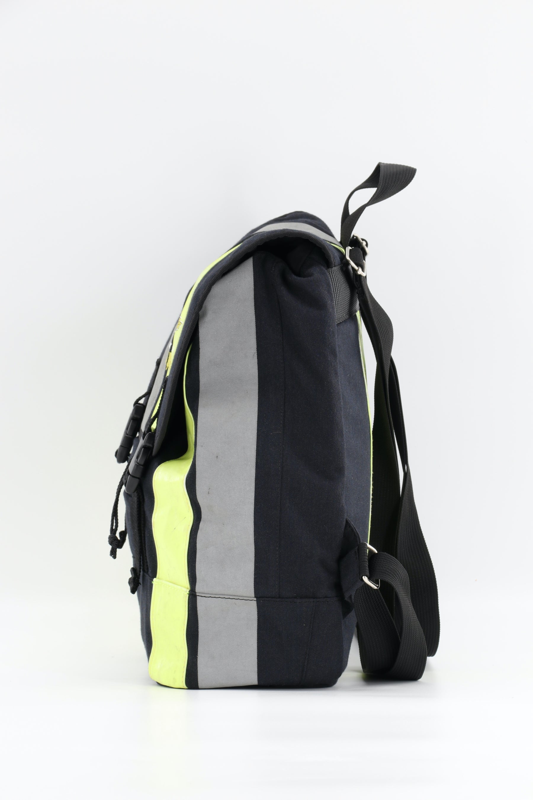Mini Rucksack Klassik schwarz gelb aus upgecycelter Feuerwehrkleidung 23x32x10cm