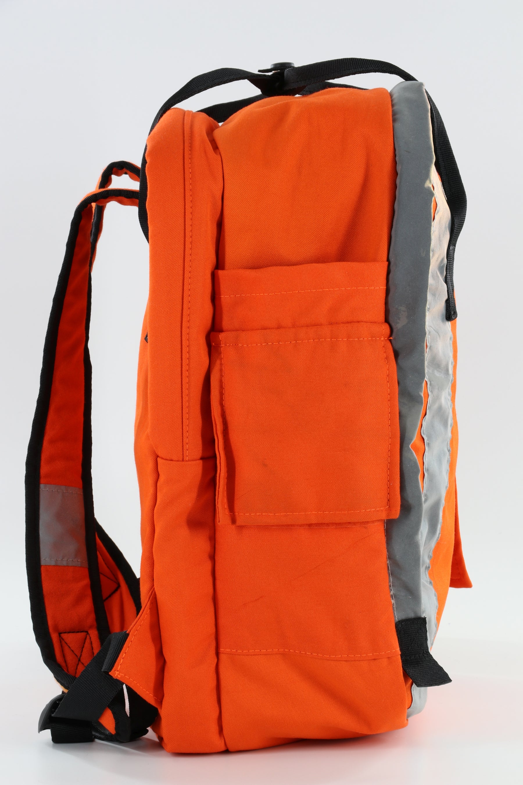Laptop Rucksack orange aus upgecycelter Feuerwehrkleidung 38x27x13cm
