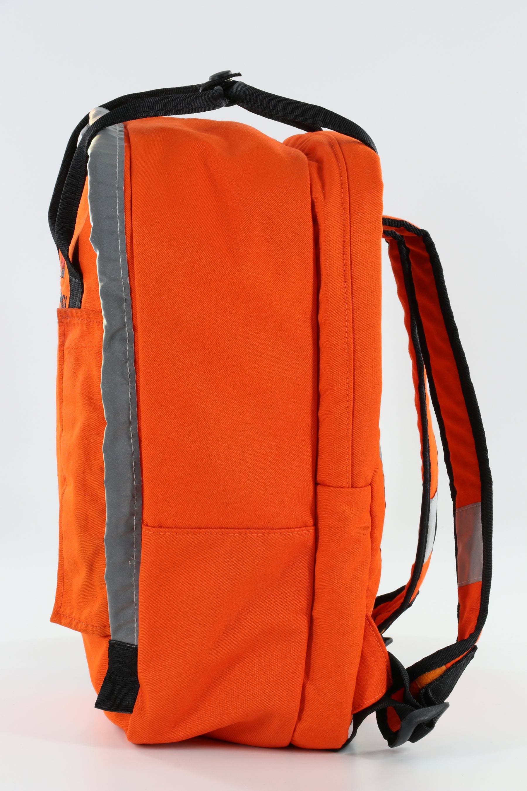 Laptop Rucksack orange aus upgecycelter Feuerwehrkleidung 38x27x13cm