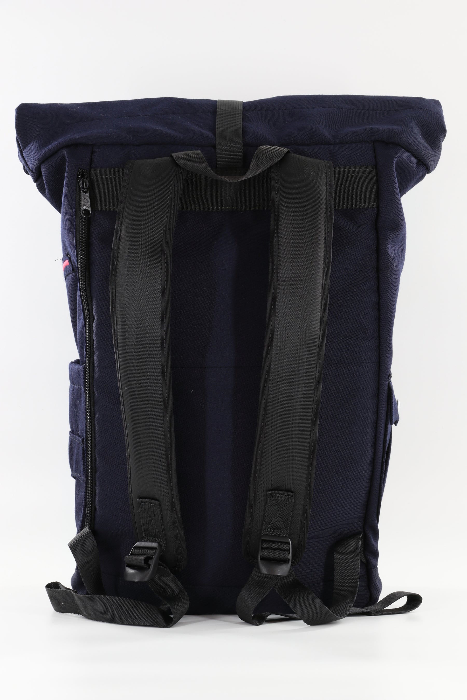 Rolltop Rucksack blau aus upgecyceltem Feuerwehrausgehanzug 63x27x17cm