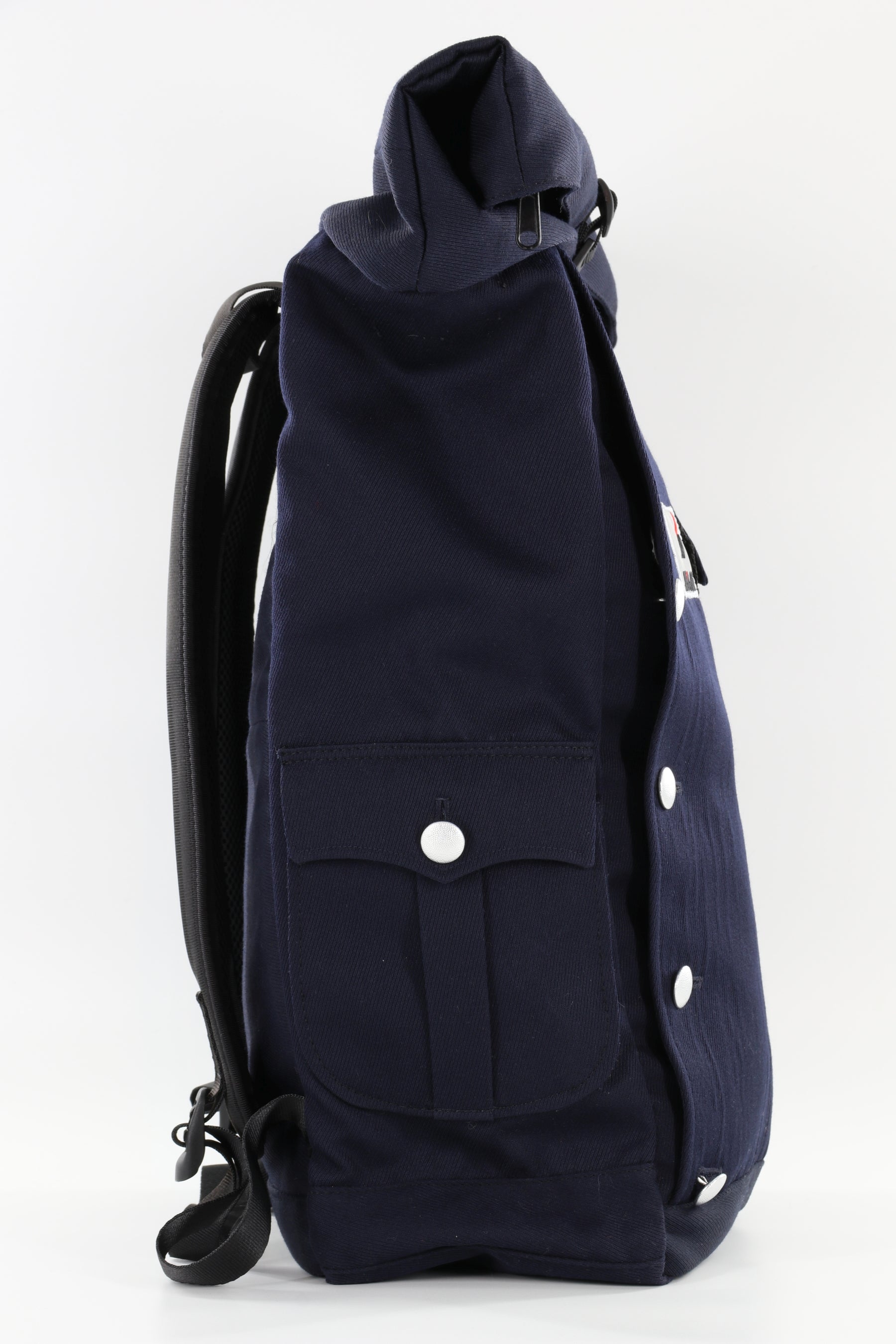 Rolltop Rucksack blau aus upgecyceltem Feuerwehrausgehanzug 63x27x17cm