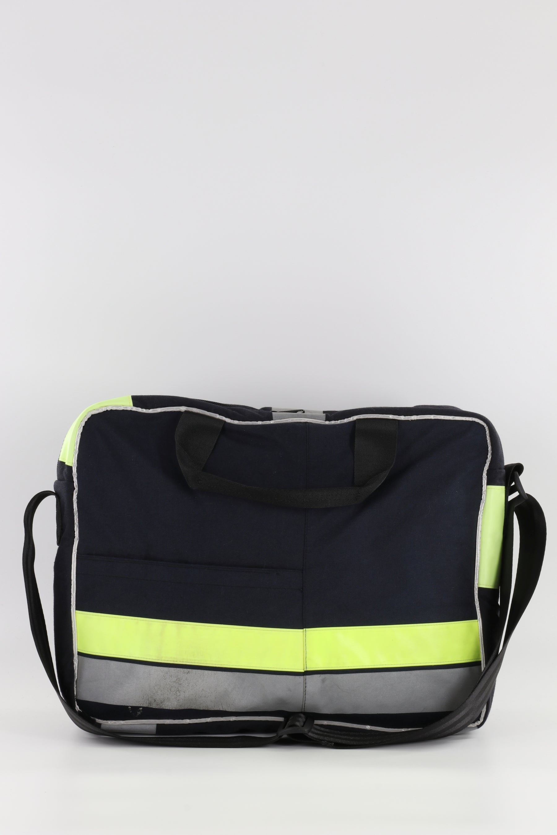 Laptoptasche schwarz gelb aus upgecycelter Feuerwehrkleidung 39x30x10cm