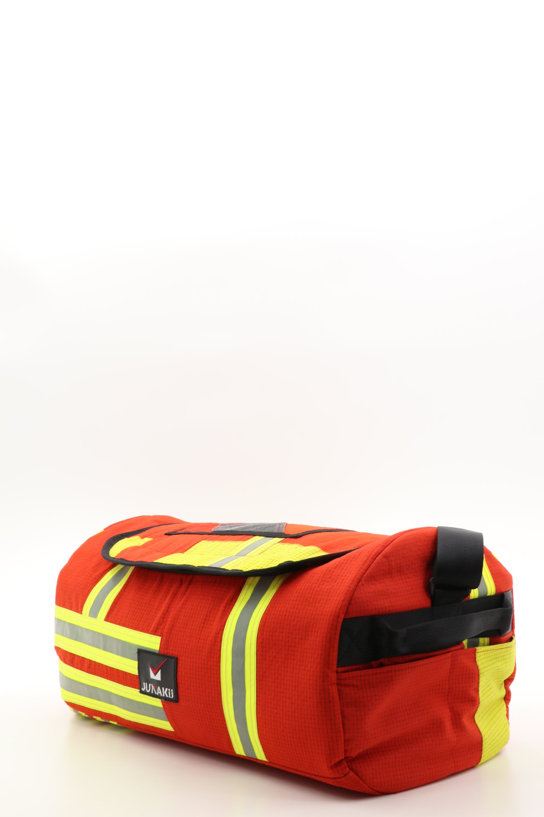Duffel Bag rot aus upgecycelter Feuerwehrkleidung 52x20x31cm