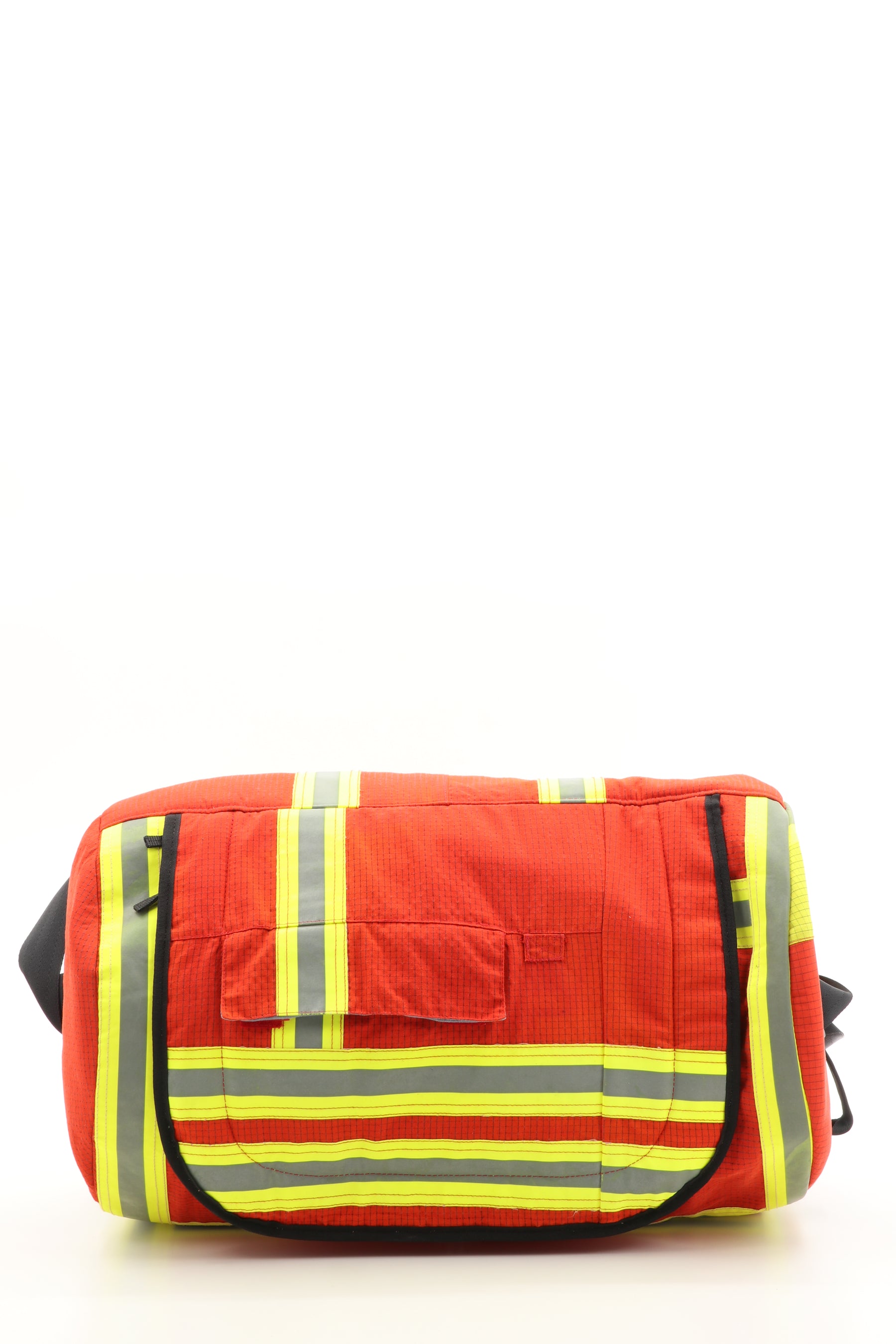 Duffel Bag rot aus upgecycelter Feuerwehrkleidung 52x20x31cm