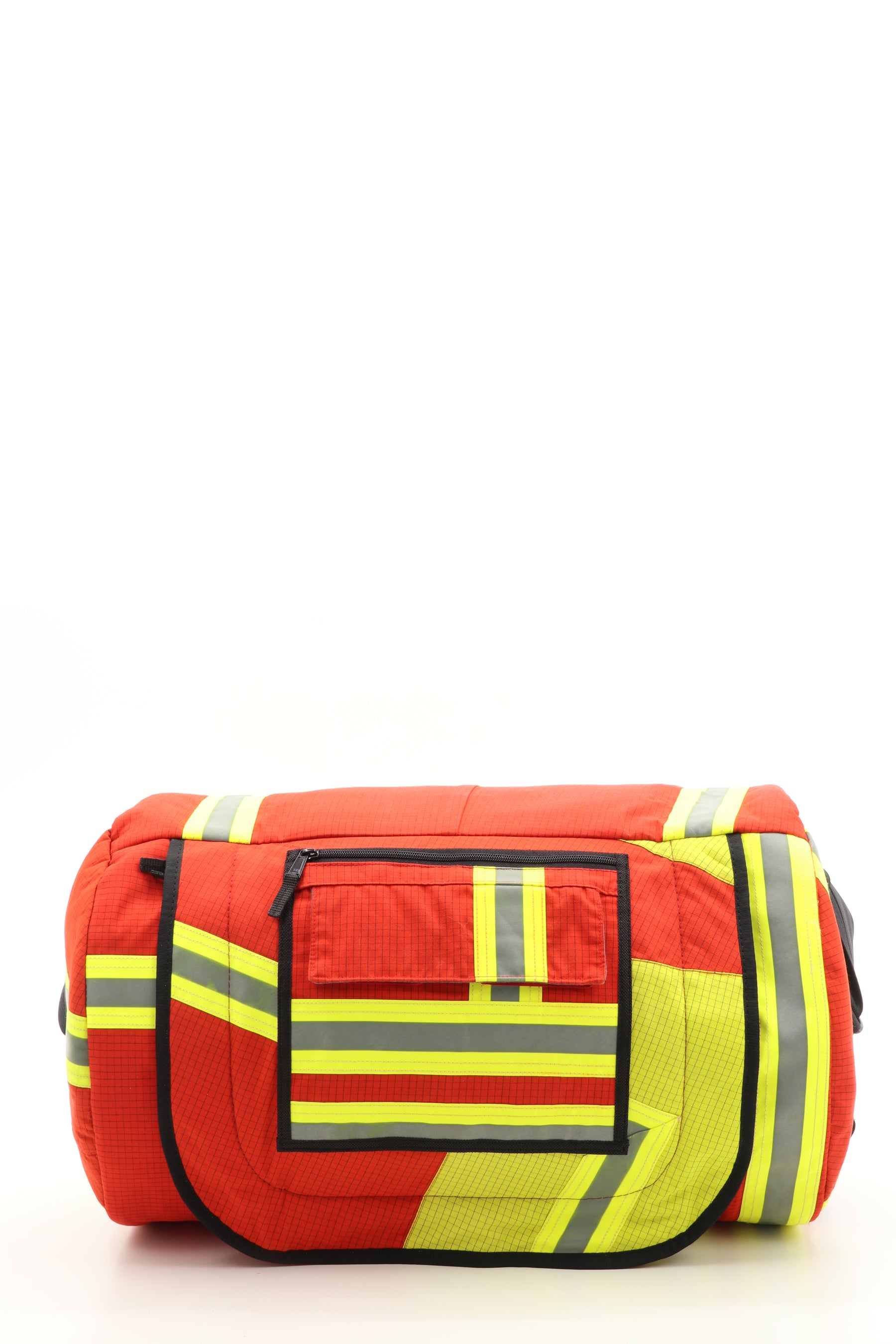 Duffel Bag rot aus upgecycelter Feuerwehrkleidung 52x20x31cm