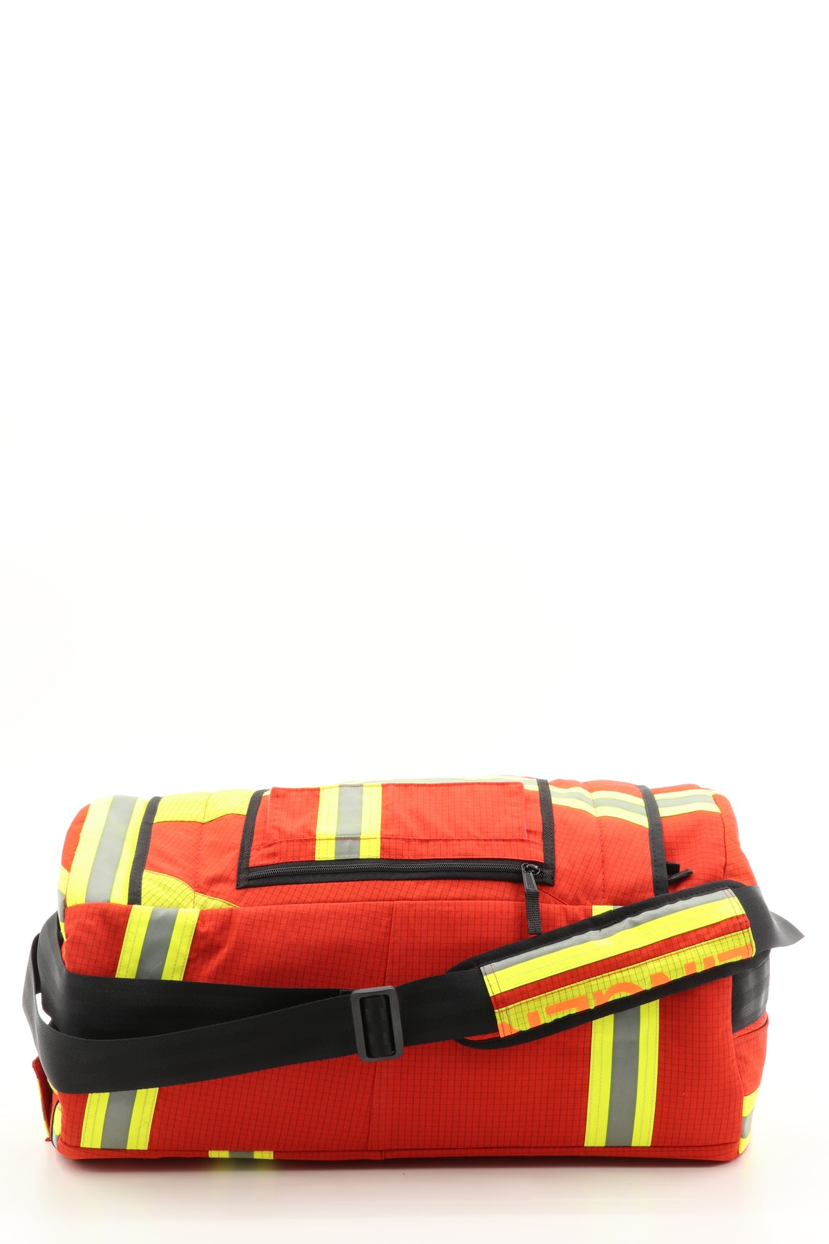 Duffel Bag rot aus upgecycelter Feuerwehrkleidung 52x20x31cm