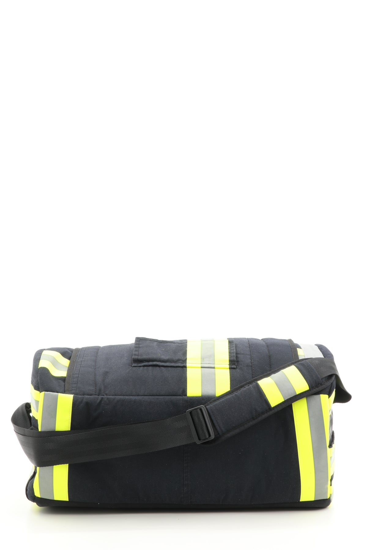 Duffel Bag schwarz gelb aus upgecycelter Feuerwehrkleidung 52x20x31cm