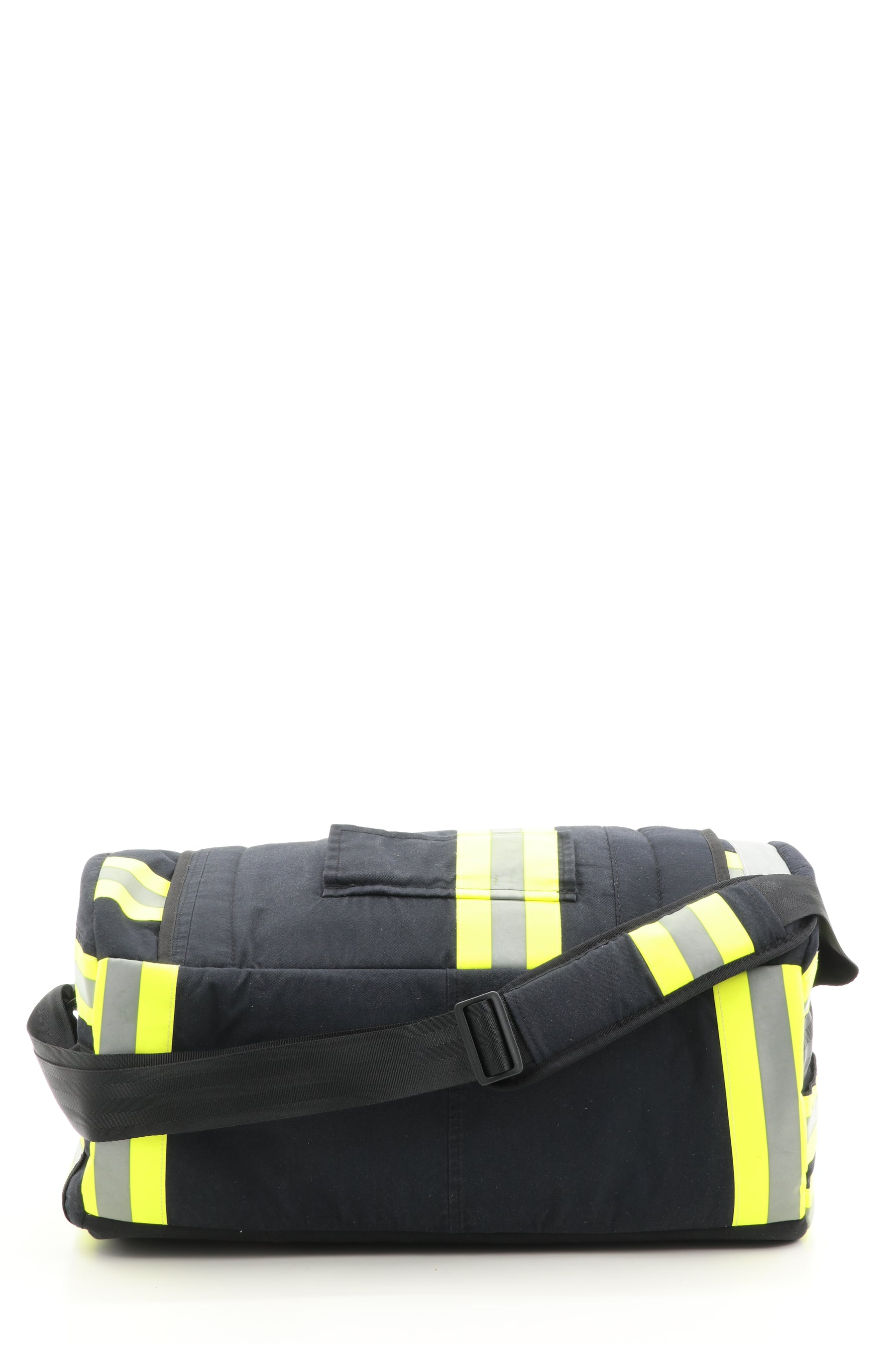 Duffel Bag schwarz gelb aus upgecycelter Feuerwehrkleidung 52x20x31cm