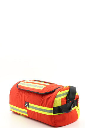 Duffel Bag rot aus upgecycelter Feuerwehrkleidung 52x20x31cm